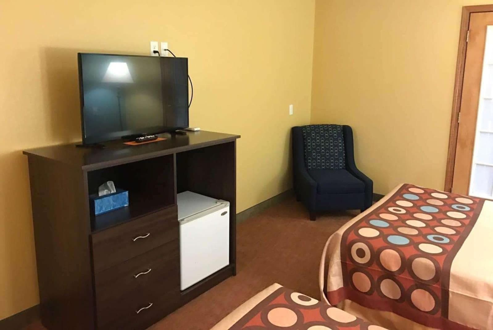Super 8 by Wyndham Plover Stevens Point Area property views in Plover, WI — gallery photo 3