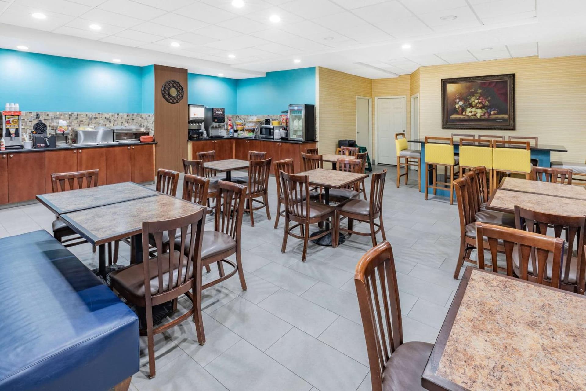 Days Inn & Suites by Wyndham San Antonio near Frost Bank Center gallery photo in San Antonio, TX — image 28