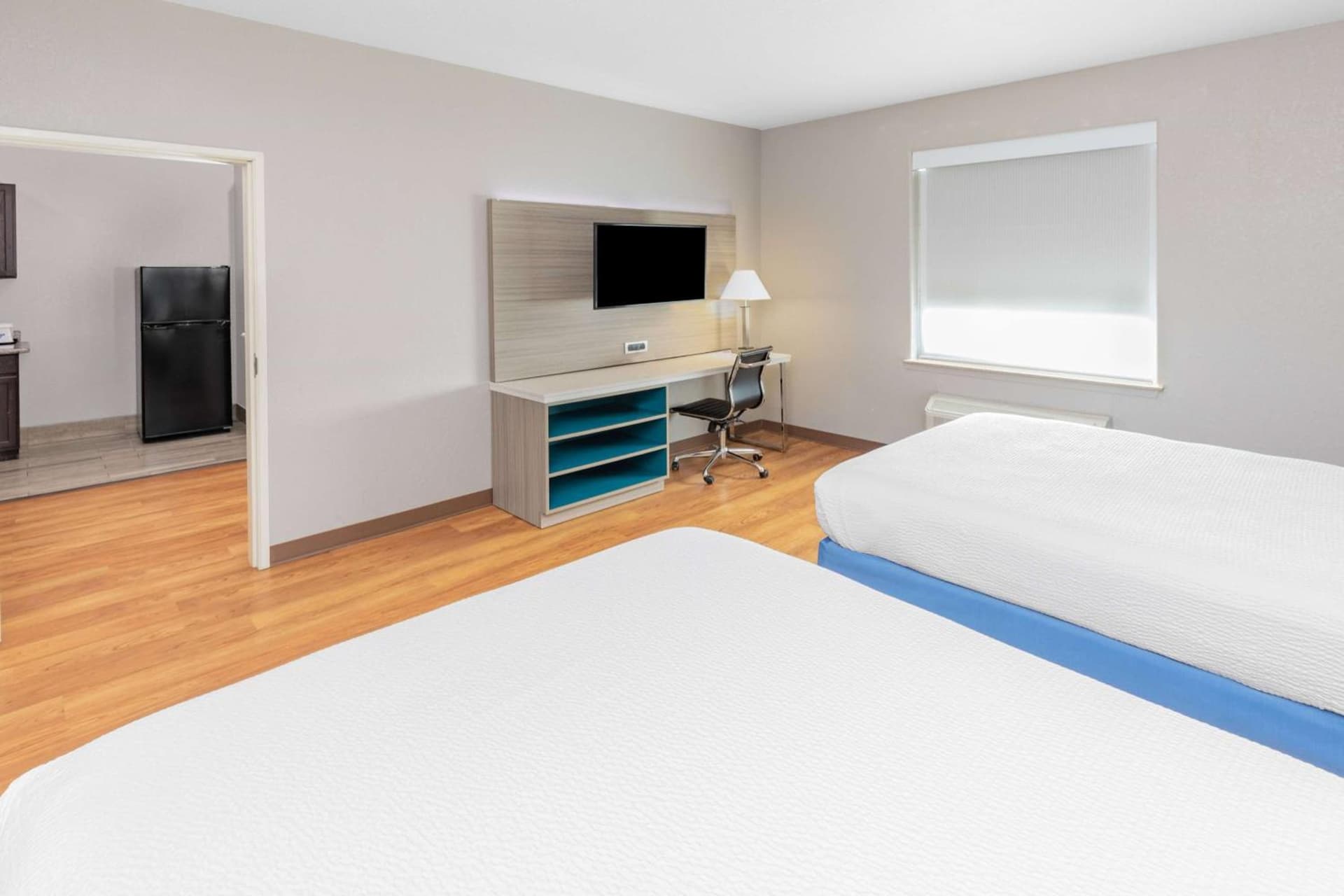 Days Inn & Suites by Wyndham San Antonio near Frost Bank Center gallery photo in San Antonio, TX — image 7