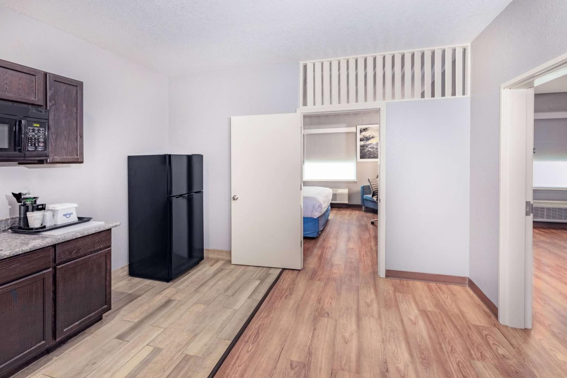 Days Inn & Suites by Wyndham San Antonio near Frost Bank Center gallery photo in San Antonio, TX — image 49