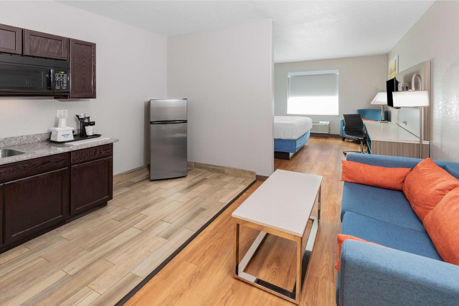 Days Inn & Suites by Wyndham San Antonio near Frost Bank Center property views in San Antonio, TX — gallery photo 3