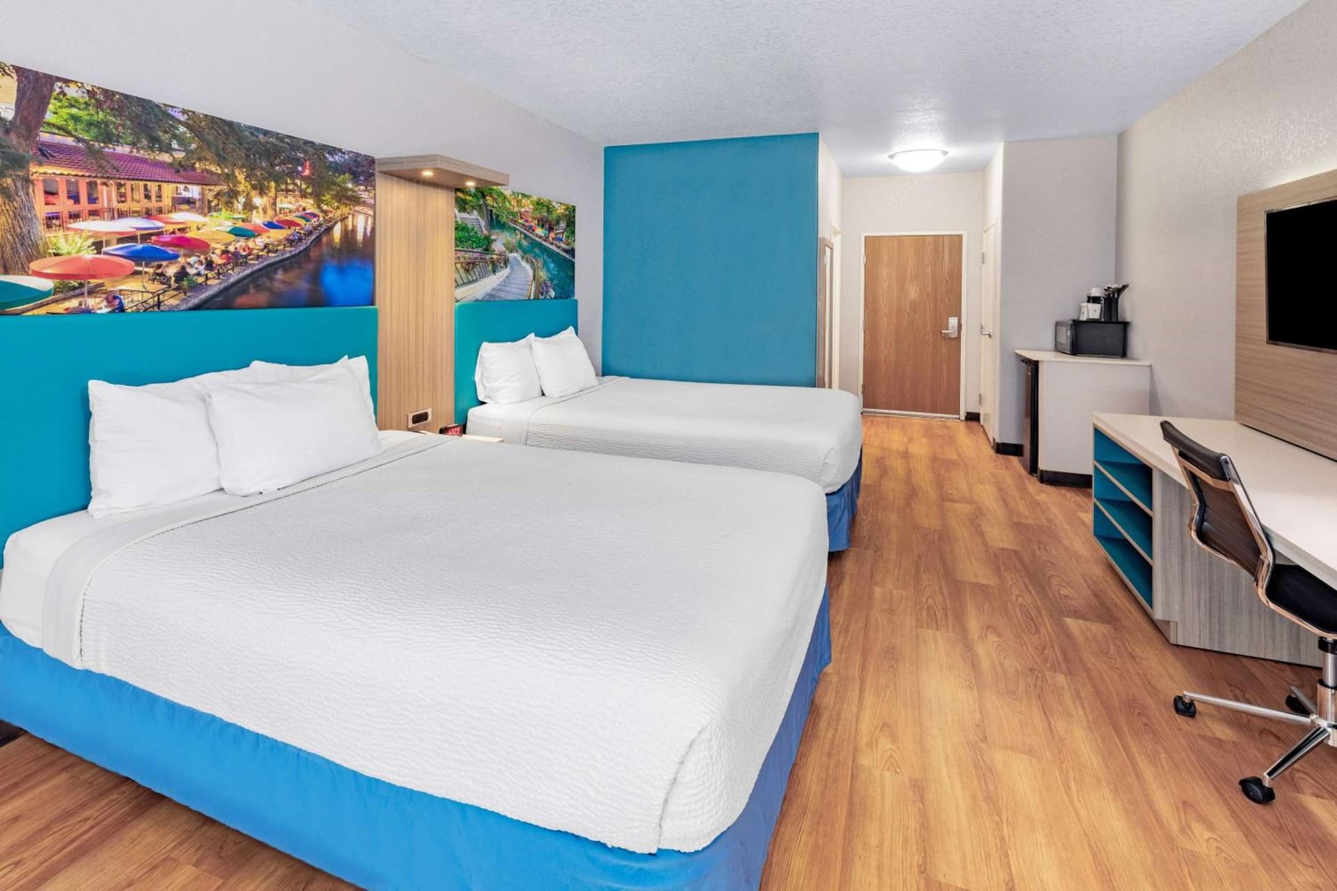 Days Inn & Suites by Wyndham San Antonio near Frost Bank Center gallery photo in San Antonio, TX — image 27