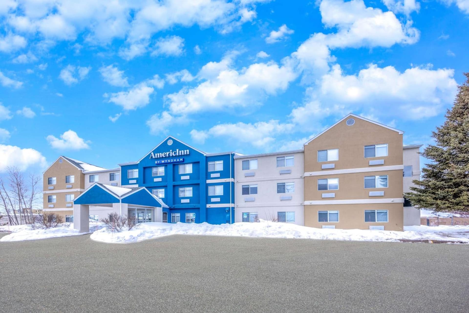 AmericInn by Wyndham Duluth interior in Duluth, MN — gallery photo 2