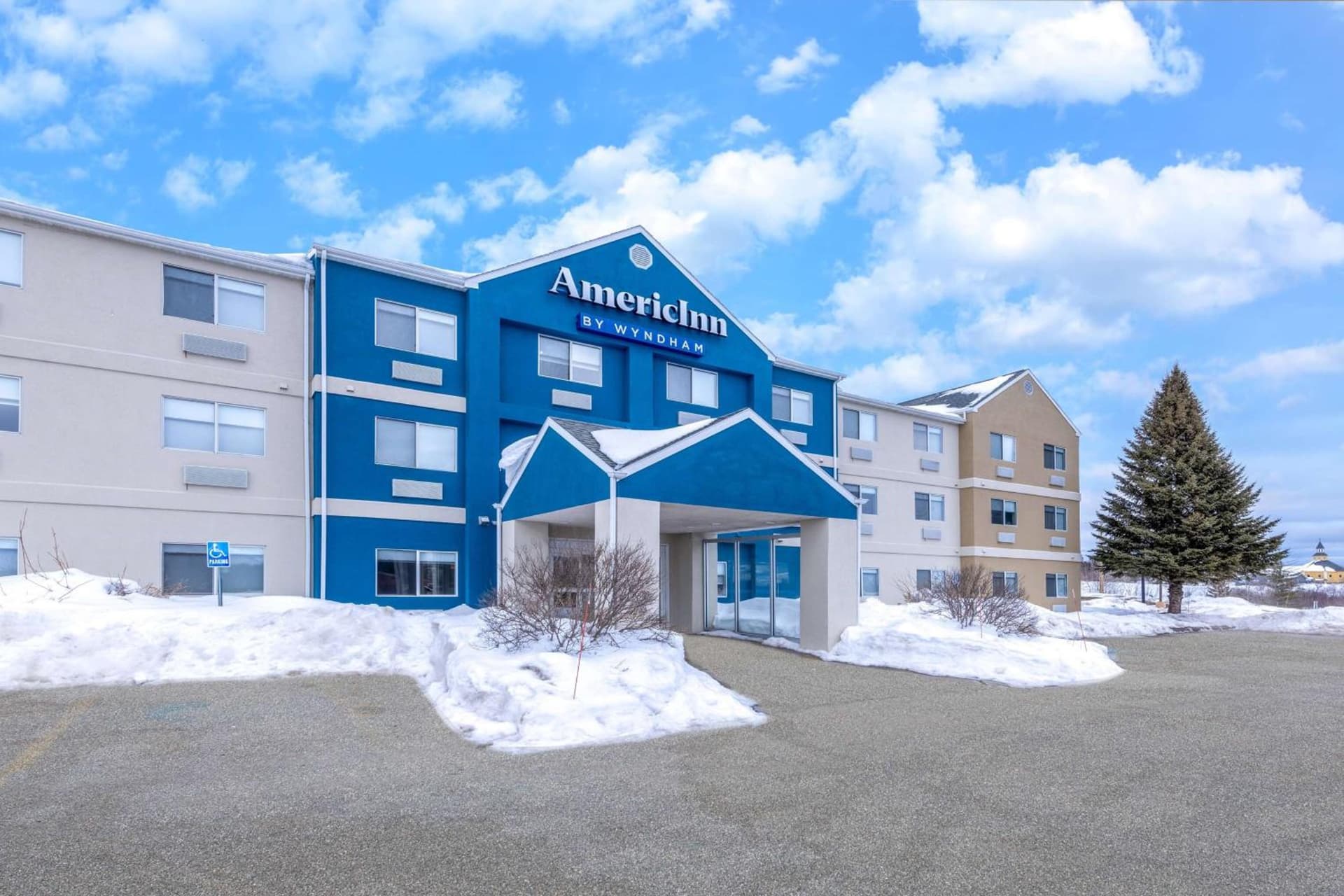 AmericInn by Wyndham Duluth property views in Duluth, MN — gallery photo 3