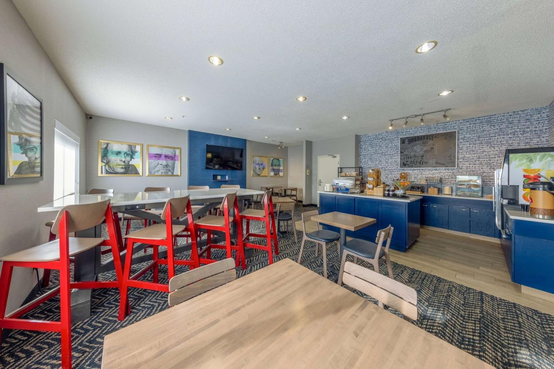 AmericInn by Wyndham Duluth gallery photo in Duluth, MN — image 16