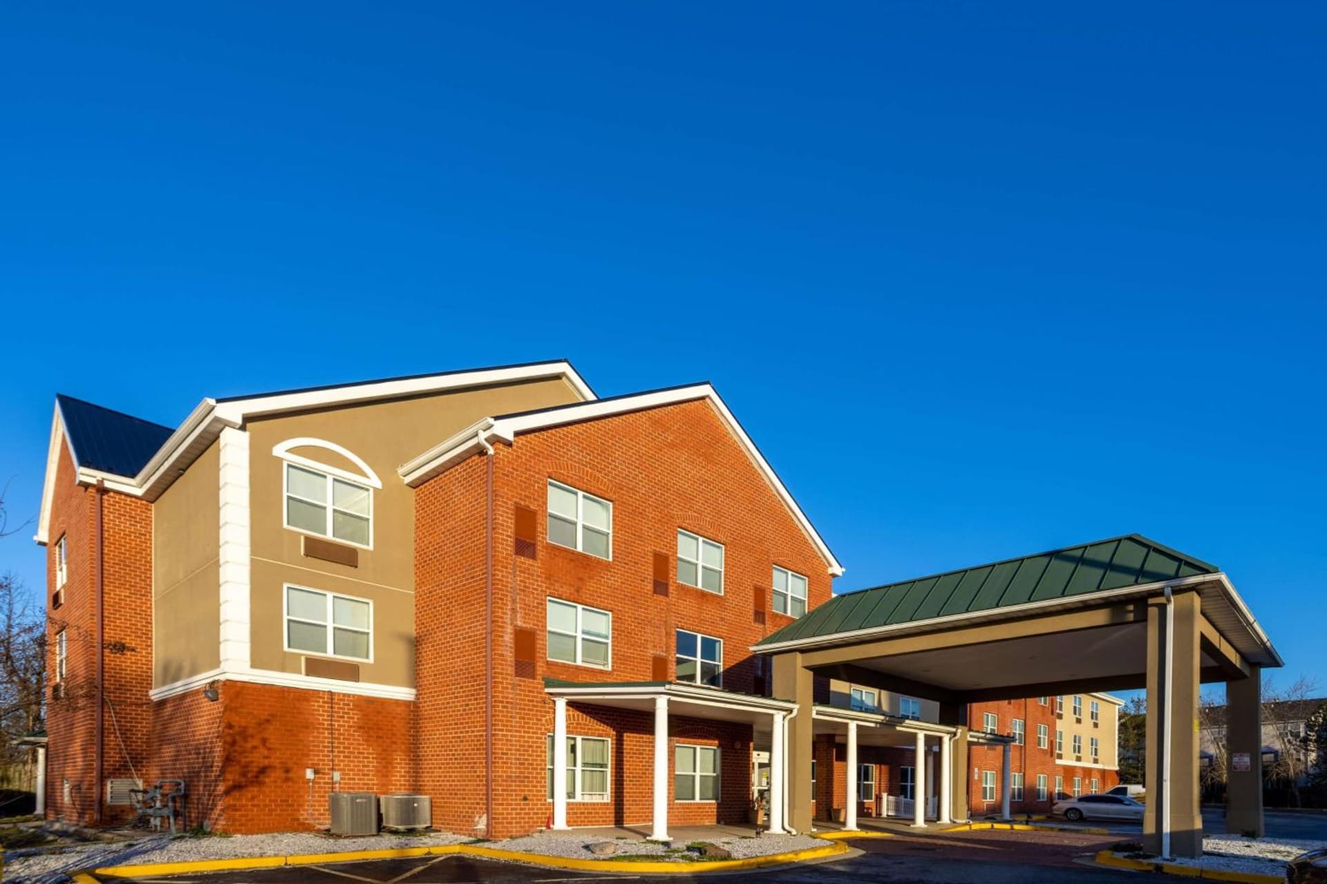 Wingate by Wyndham Waldorf - Washington DC Area interior in Waldorf, MD — gallery photo 2