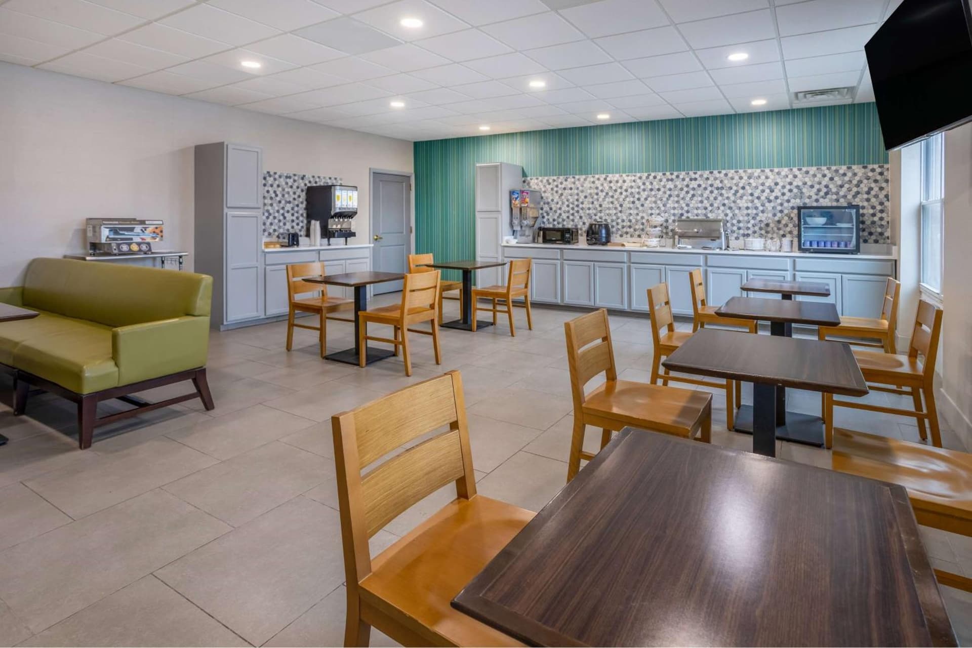 Wingate by Wyndham Waldorf - Washington DC Area property views in Waldorf, MD — gallery photo 3