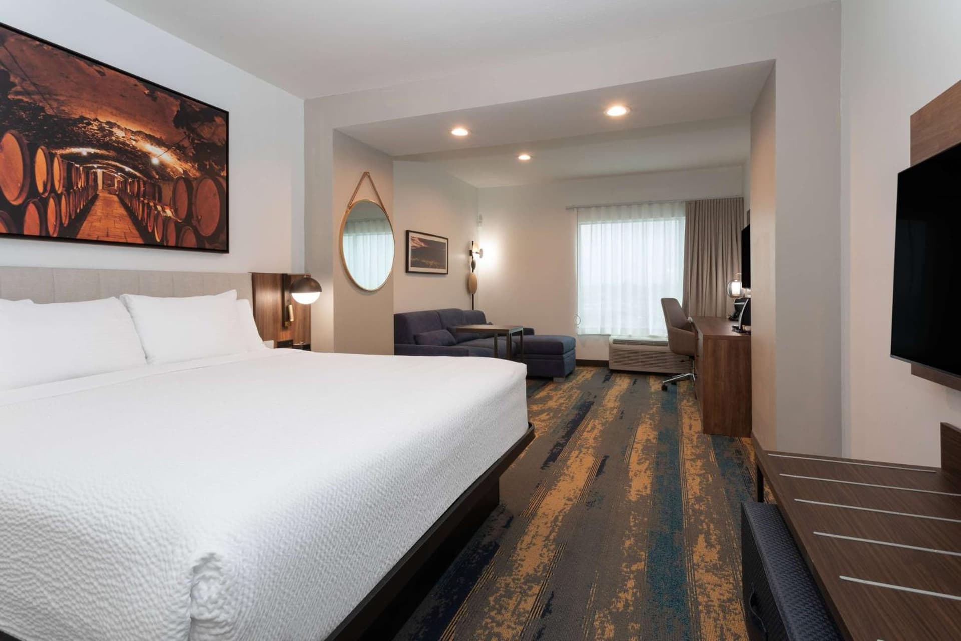 La Quinta Inn & Suites by Wyndham Galt Lodi North interior in Galt, CA — gallery photo 2