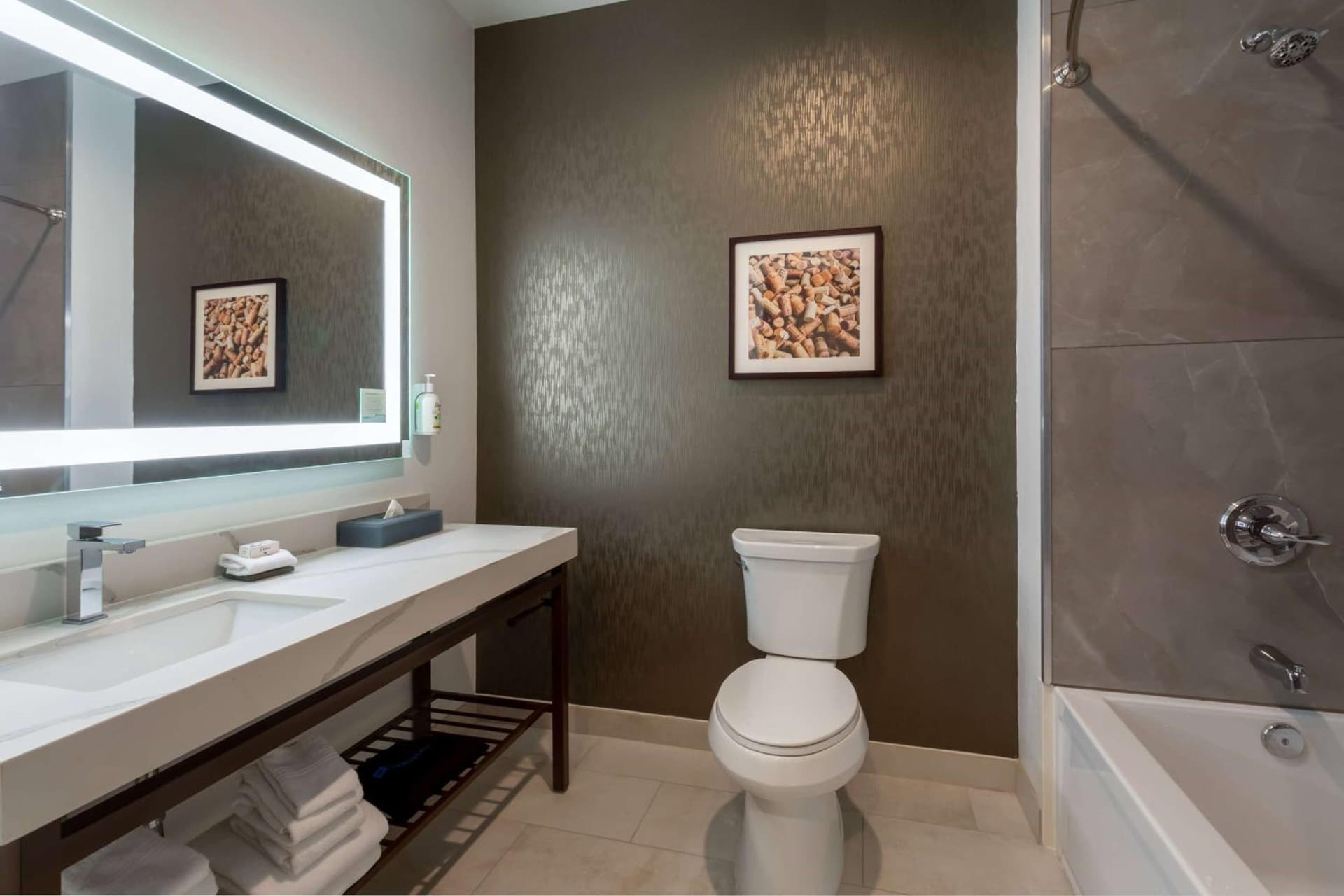 La Quinta Inn & Suites by Wyndham Galt Lodi North gallery photo in Galt, CA — image 36