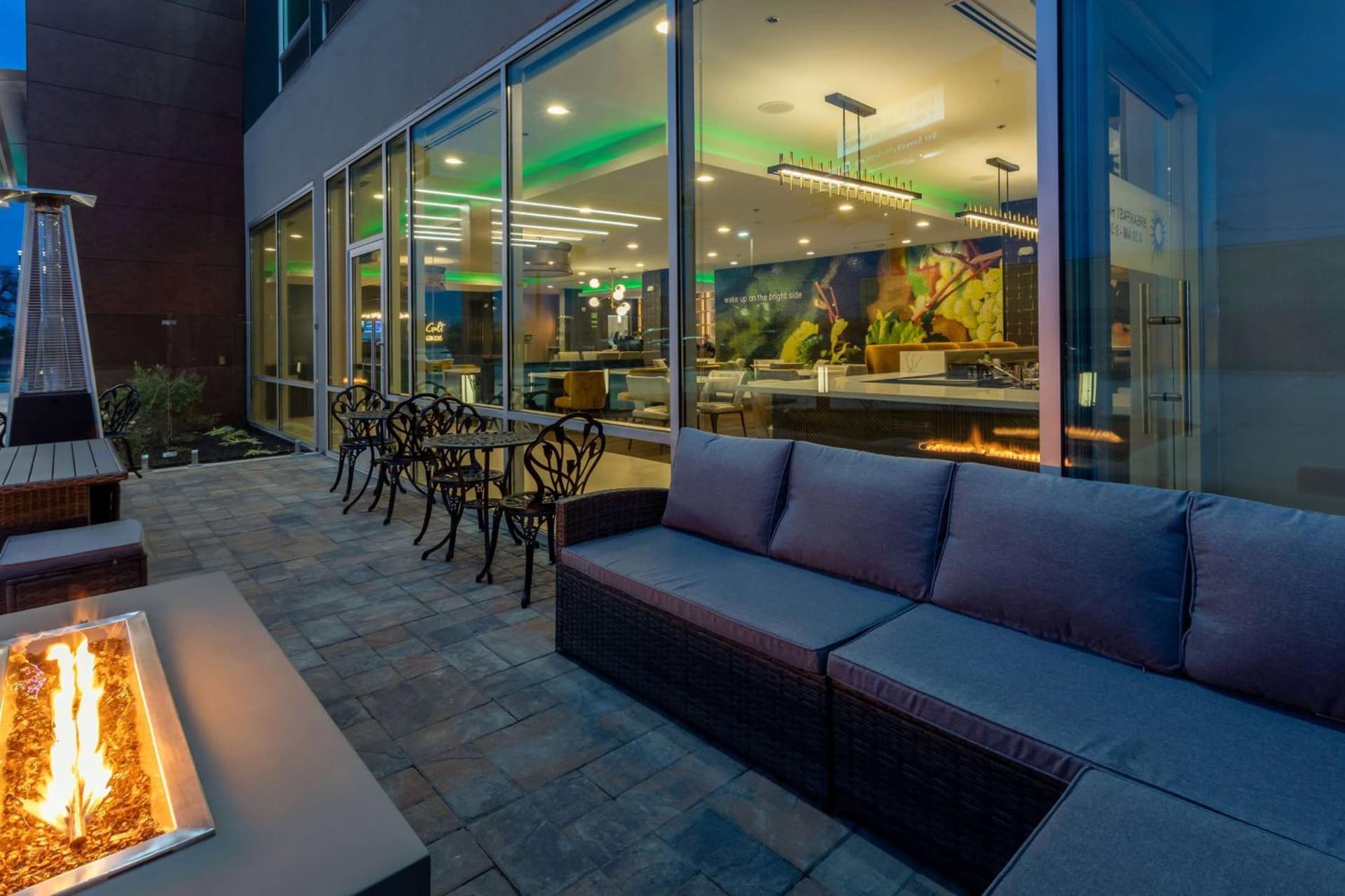 La Quinta Inn & Suites by Wyndham Galt Lodi North gallery photo in Galt, CA — image 10