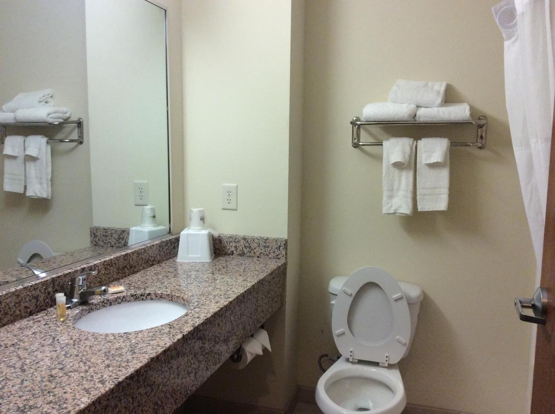 Days Inn by Wyndham Greensboro NC gallery photo in Greensboro, NC — image 10