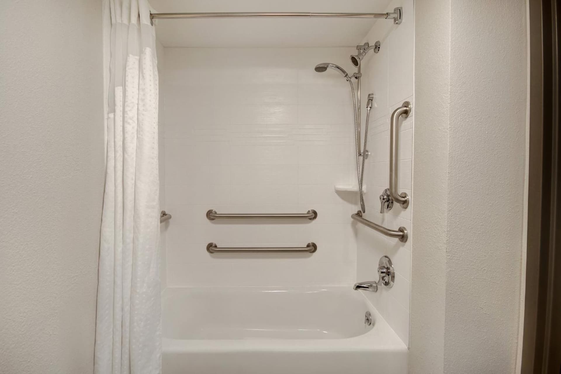 Holiday Inn Express Rochester - University Area by IHG gallery photo in Rochester, NY — image 16