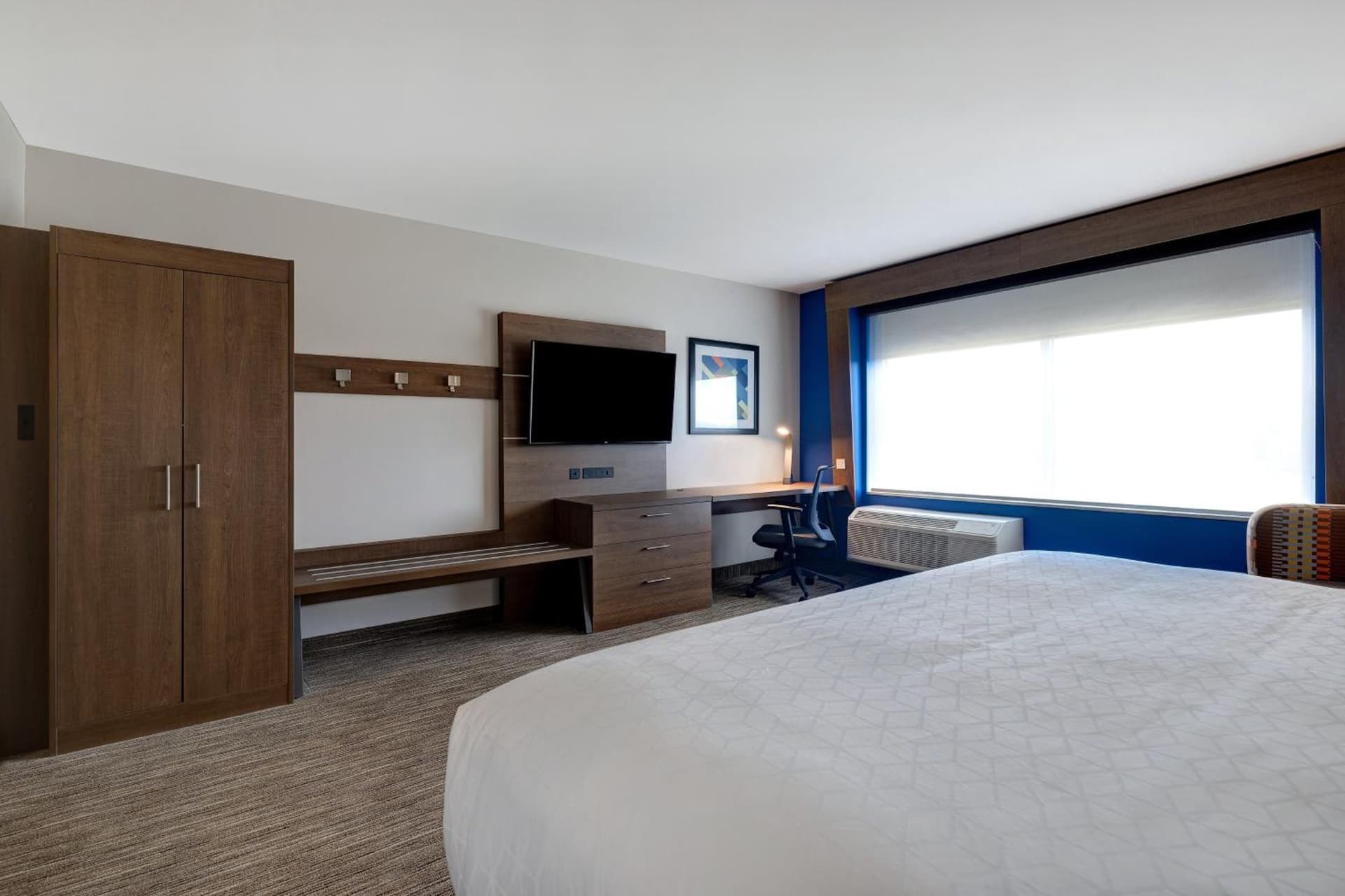 Holiday Inn Express & Suites - Ann Arbor - University South by IHG interior in Ann Arbor, MI — gallery photo 2