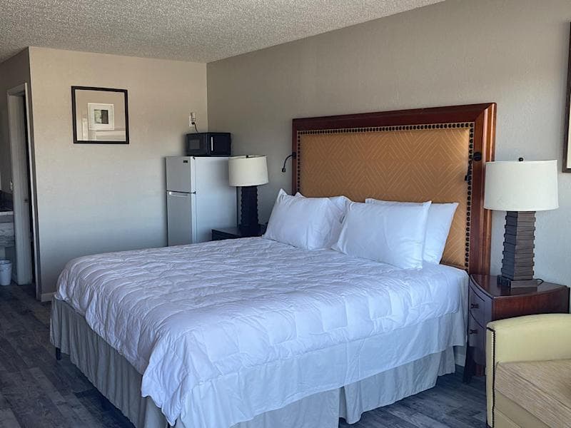 Days Inn by Wyndham Branson Ozarks interior in Branson, MO — gallery photo 2