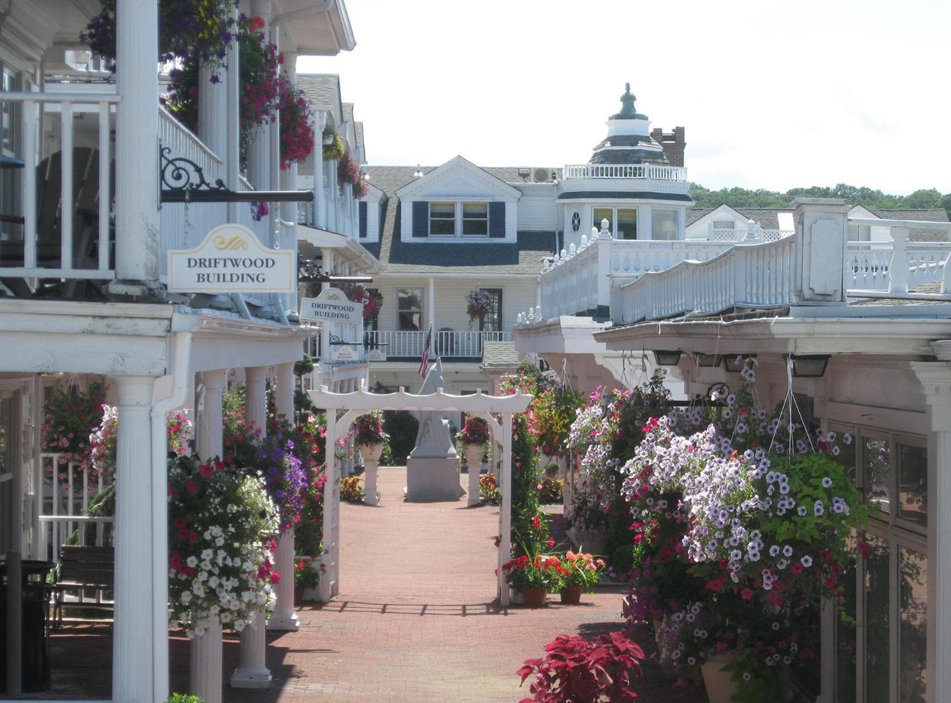 Danfords Hotel & Marina gallery photo in Port Jefferson Station, NY — image 44