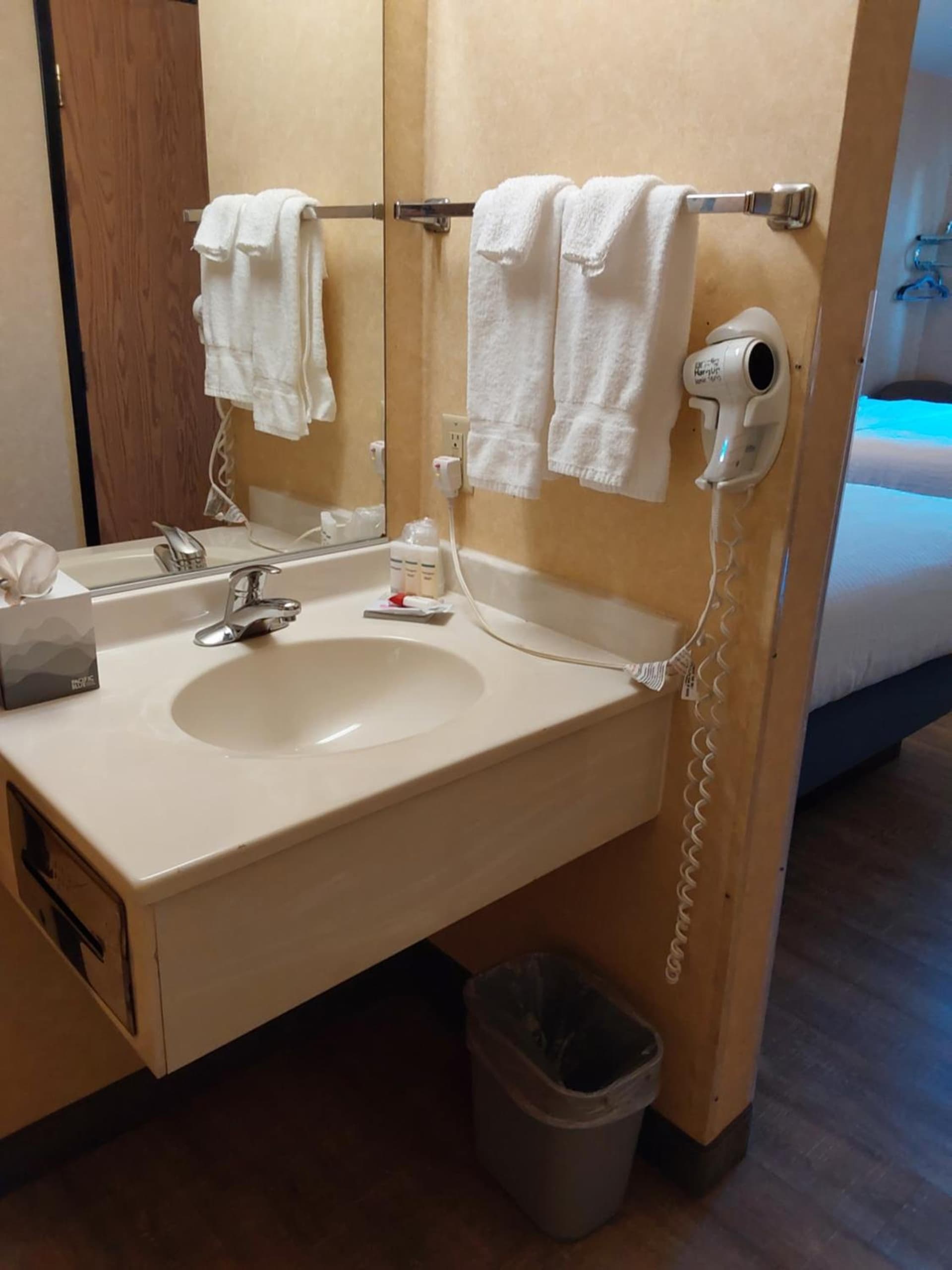 Lavissh Inn and Suites gallery photo in Bellingham, WA — image 36