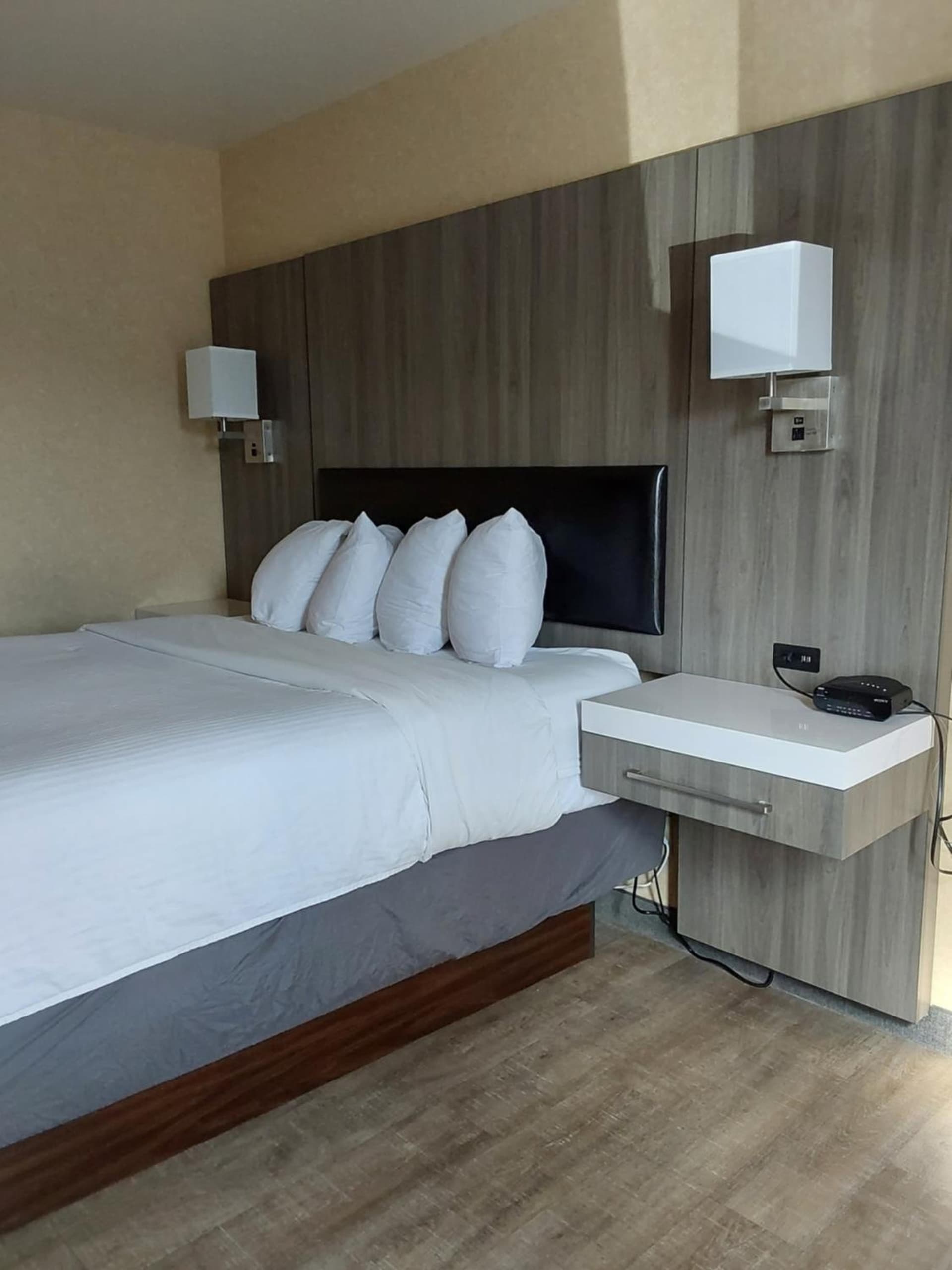 Lavissh Inn and Suites gallery photo in Bellingham, WA — image 6