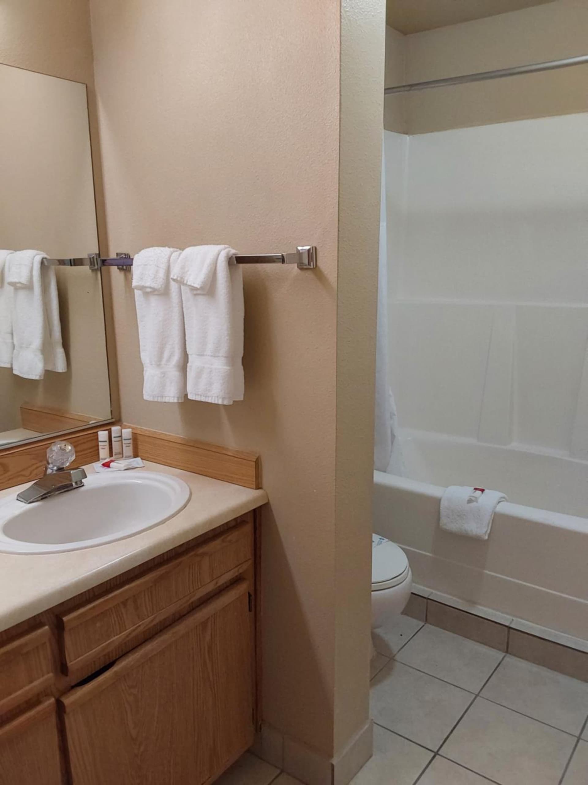 Lavissh Inn and Suites gallery photo in Bellingham, WA — image 34