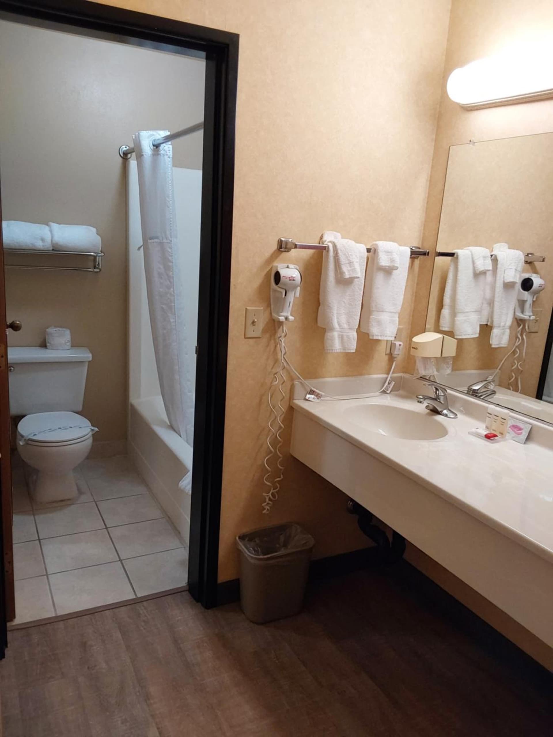 Lavissh Inn and Suites gallery photo in Bellingham, WA — image 7