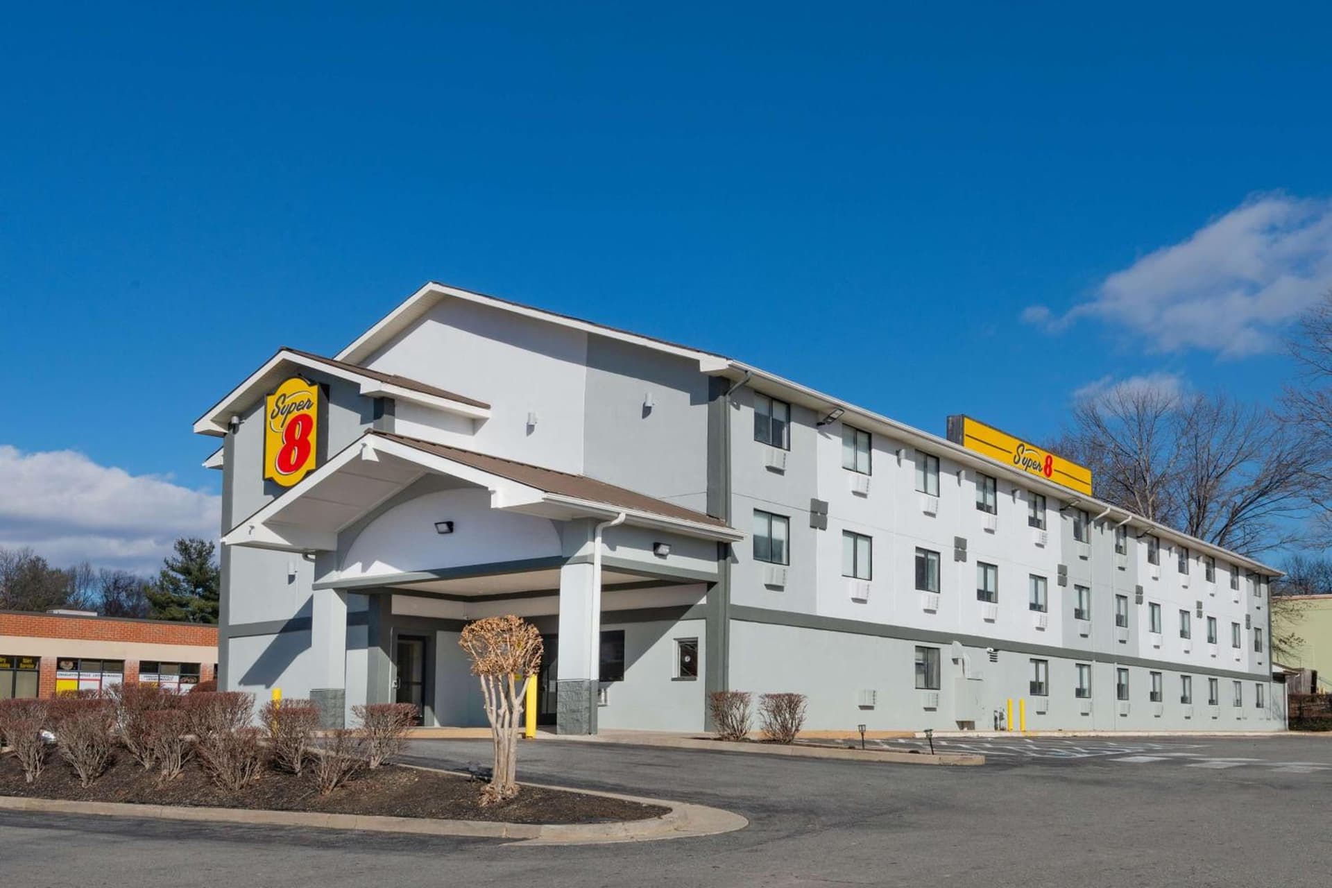 Super 8 by Wyndham Charlottesville interior in Charlottesville, VA — gallery photo 2
