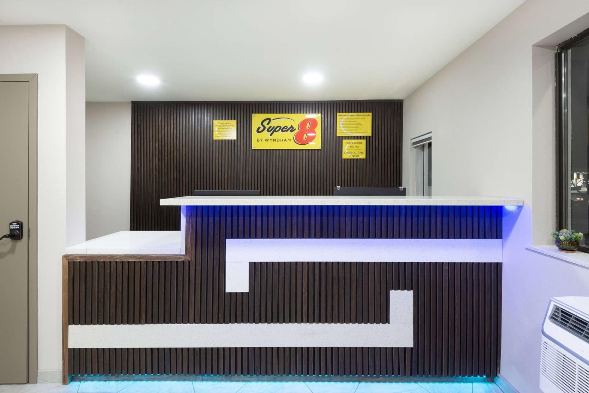Super 8 by Wyndham Charlottesville gallery photo in Charlottesville, VA — image 41