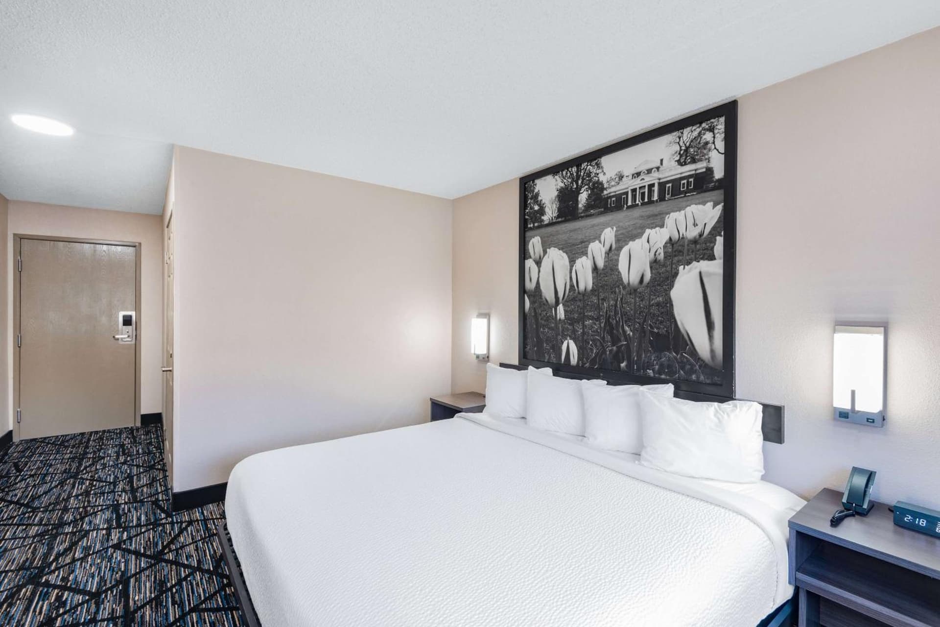 Super 8 by Wyndham Charlottesville gallery photo in Charlottesville, VA — image 27