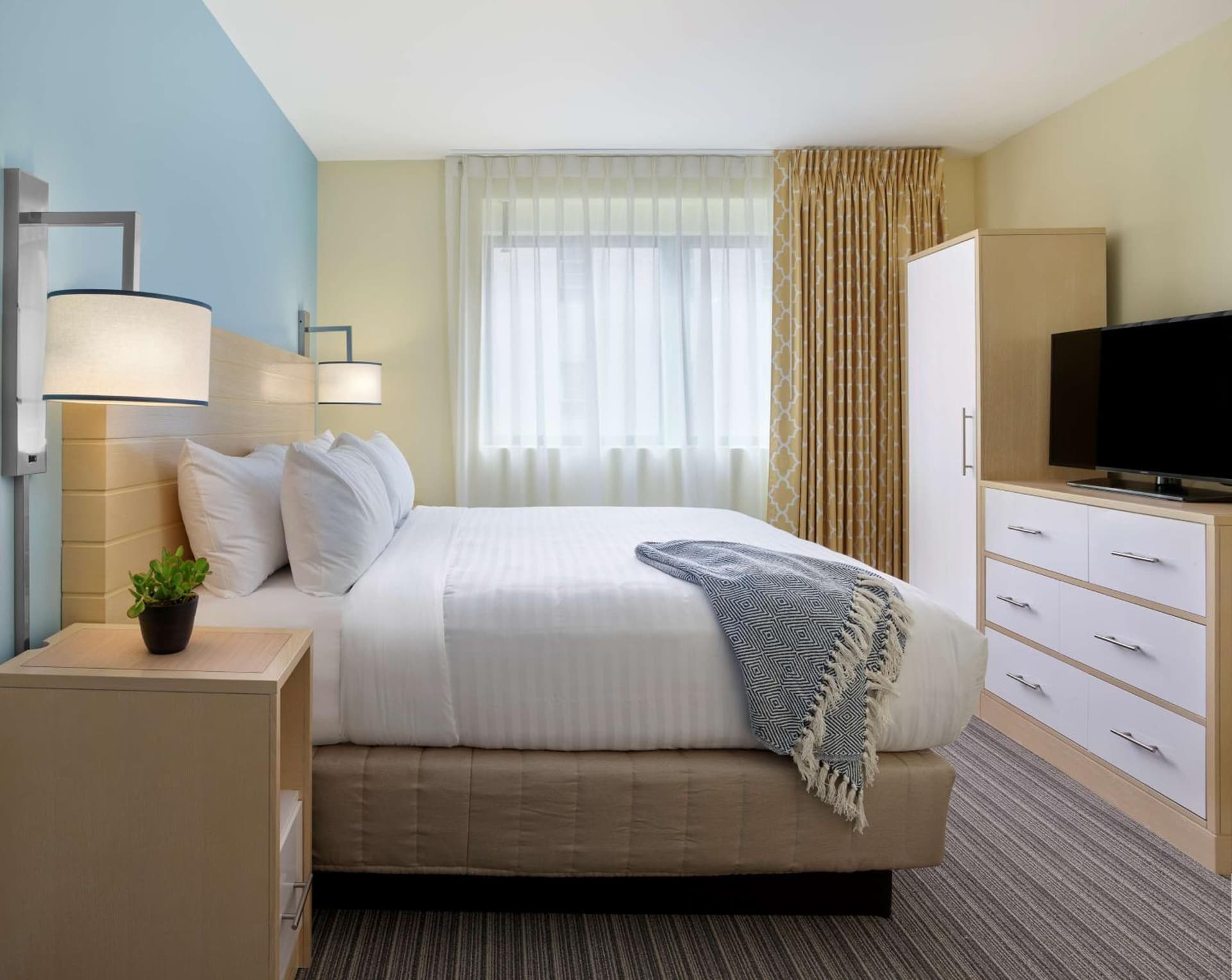 Sonesta ES Suites New Orleans Downtown interior in New Orleans, LA — gallery photo 2