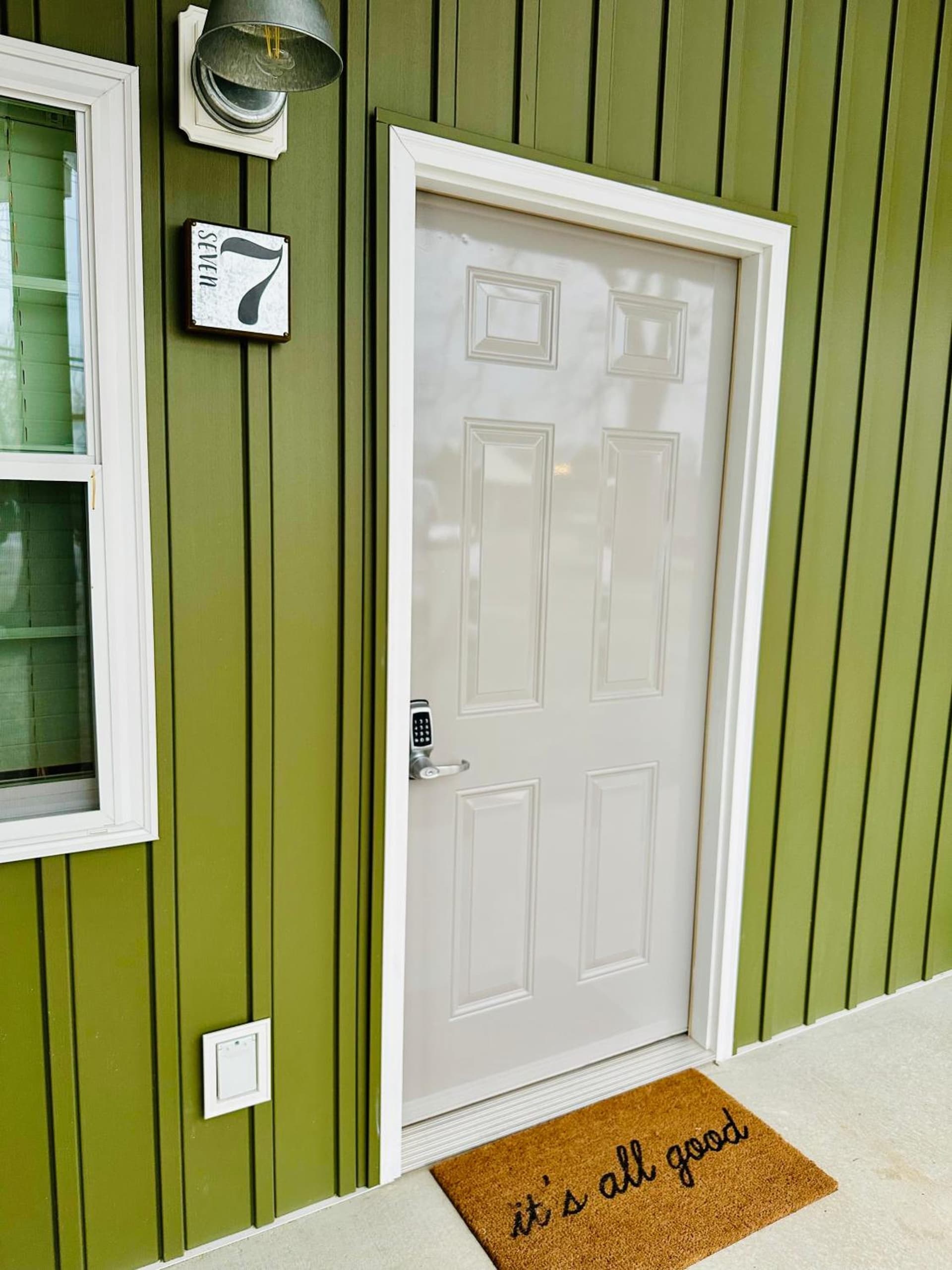 Knotty Squirrel Cabins interior in Mountain View, AR — gallery photo 2