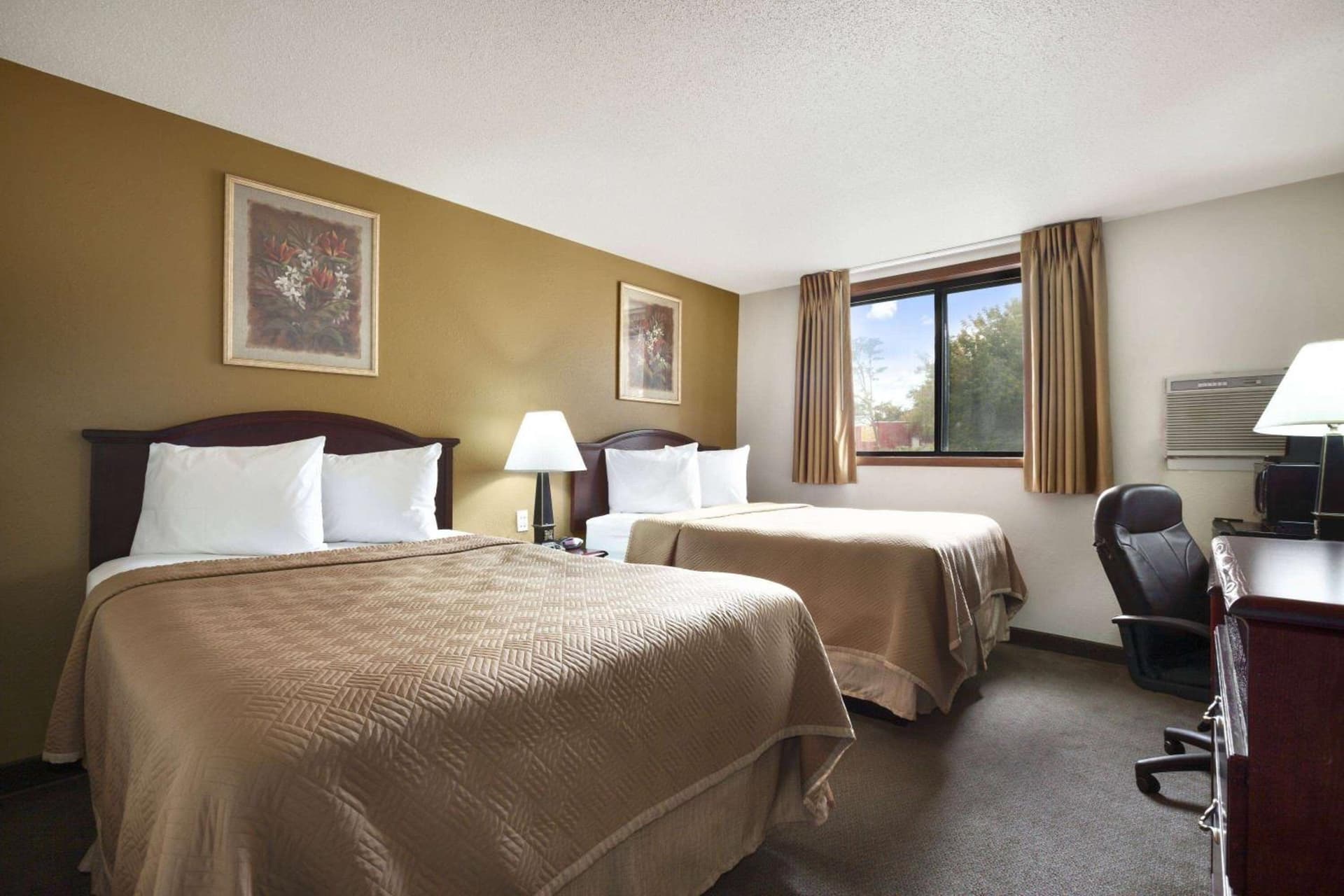 Travelodge by Wyndham La Porte/Michigan City Area gallery photo in LaPorte, IN — image 27
