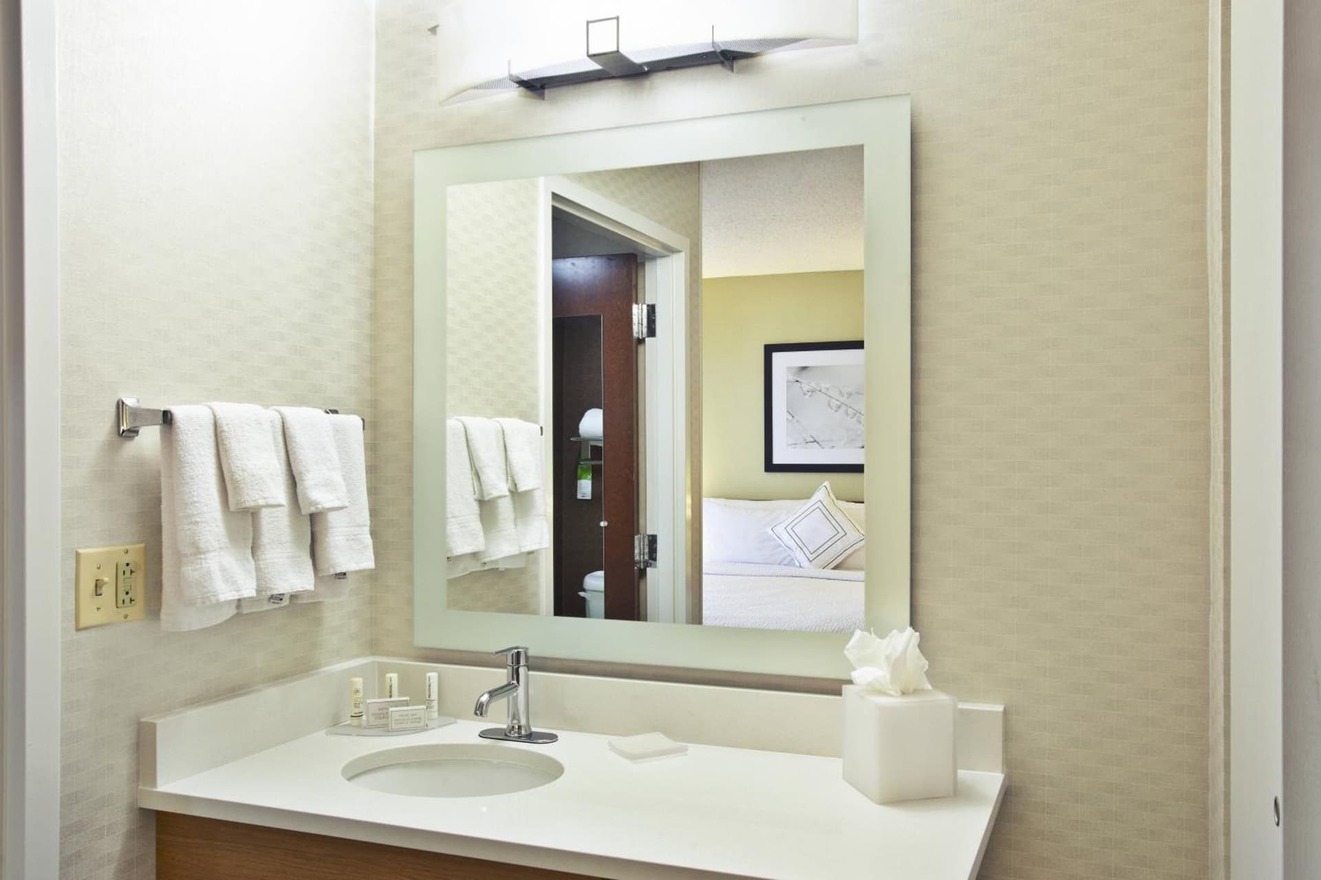 SpringHill Suites by Marriott Chicago Naperville Warrenville gallery photo in Warrenville, IL — image 6