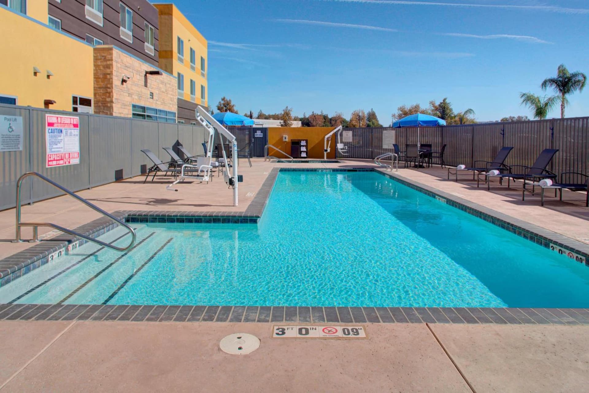 Fairfield Inn & Suites by Marriott Bakersfield North/Airport gallery photo in Bakersfield, CA — image 10