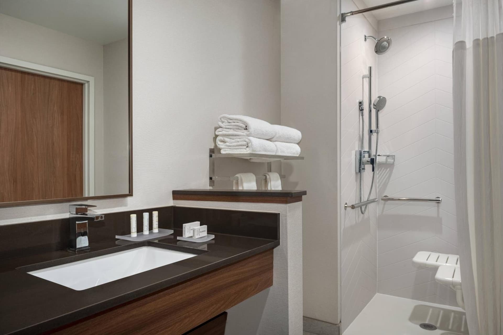 Fairfield Inn & Suites by Marriott Milwaukee West gallery photo in West Milwaukee, WI — image 12