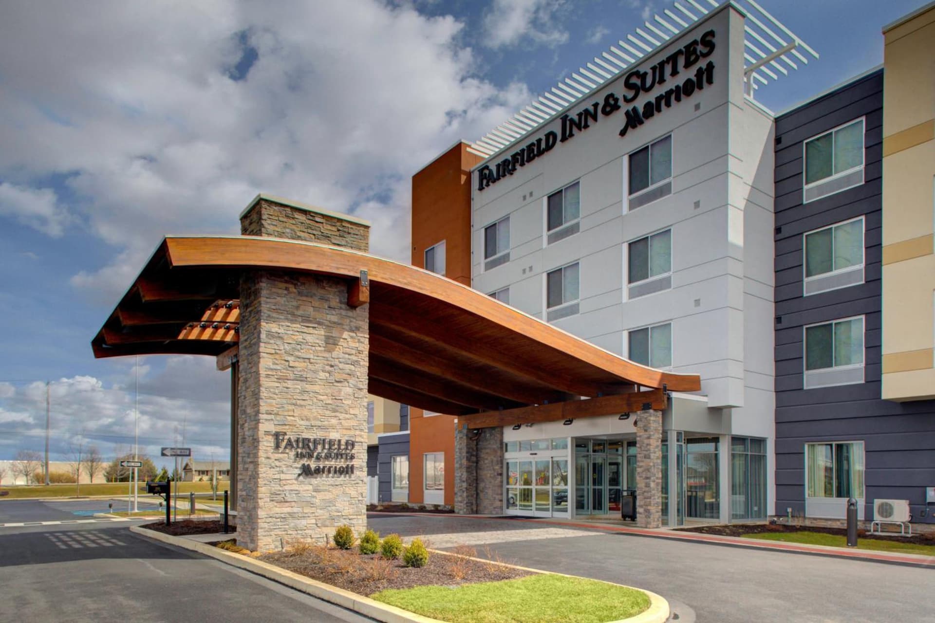 Fairfield Inn & Suites by Marriott Allentown West interior in Breinigsville, PA — gallery photo 2