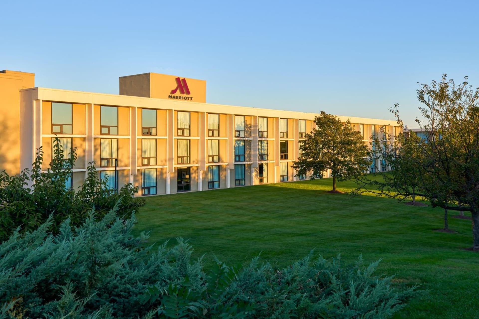 Washington Dulles Airport Marriott interior in Sterling, VA — gallery photo 2