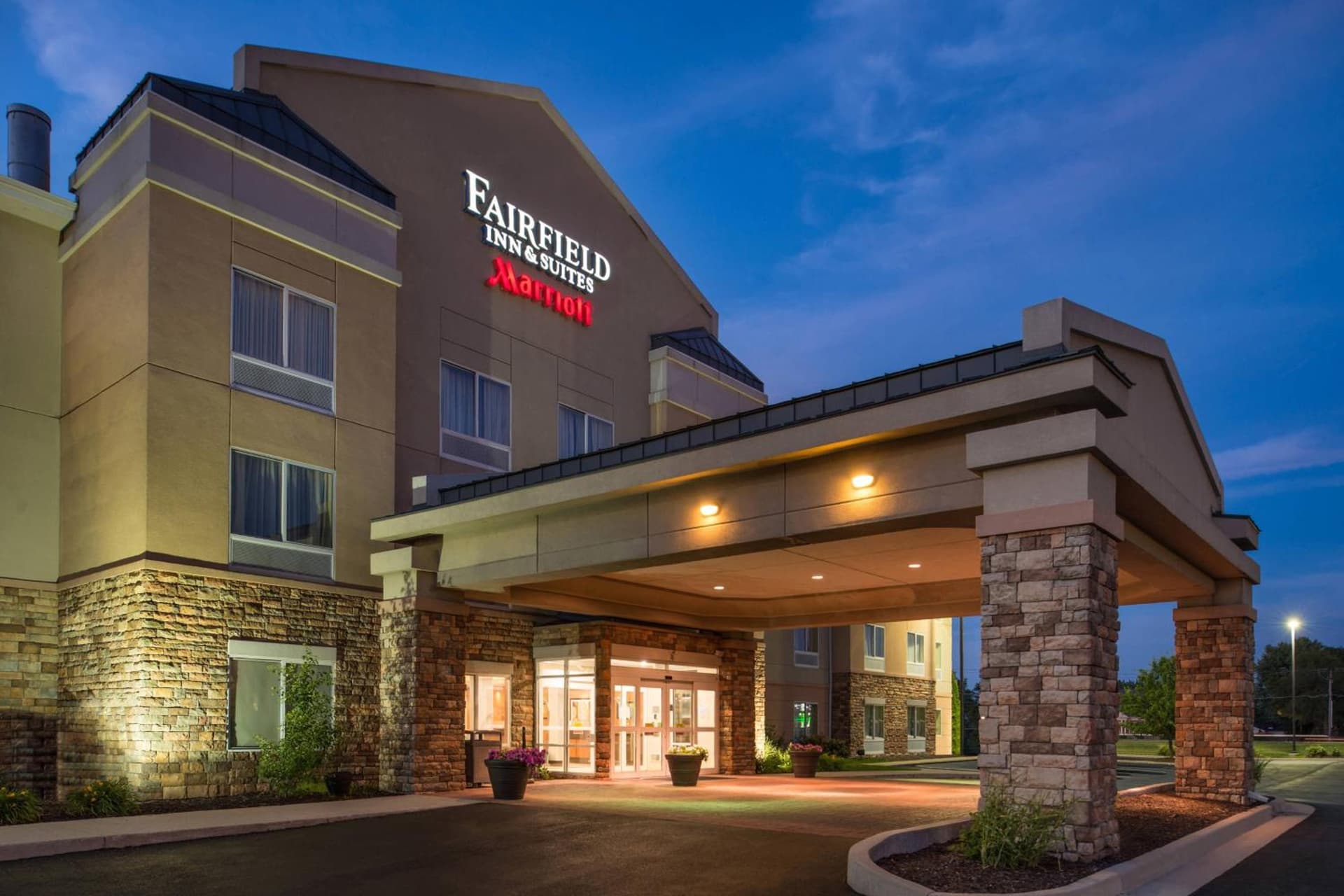 Fairfield Inn and Suites by Marriott Fort Wayne interior in Fort Wayne, IN — gallery photo 2