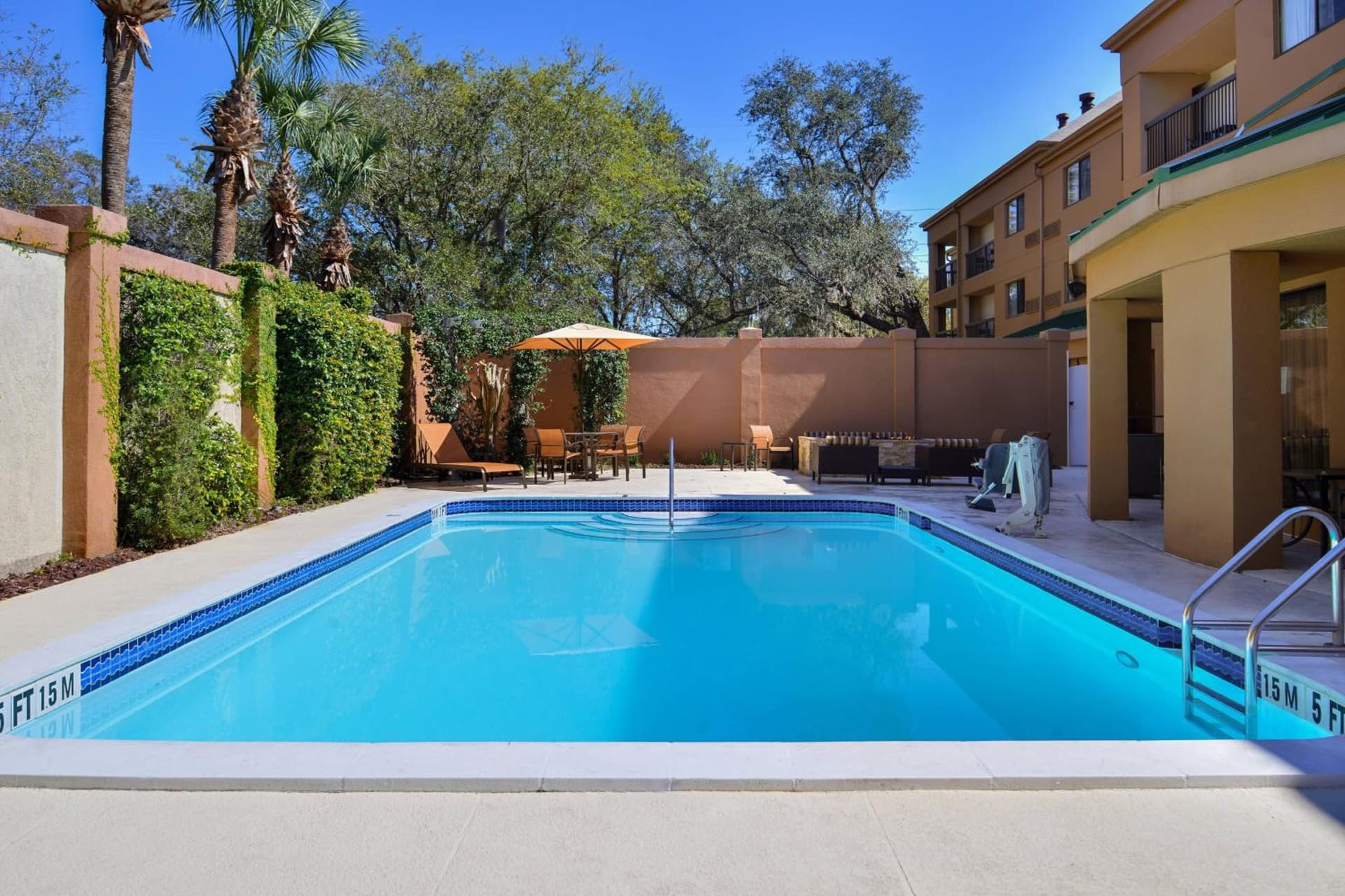 Courtyard Tampa North / I-75 Fletcher interior in Tampa, FL — gallery photo 2