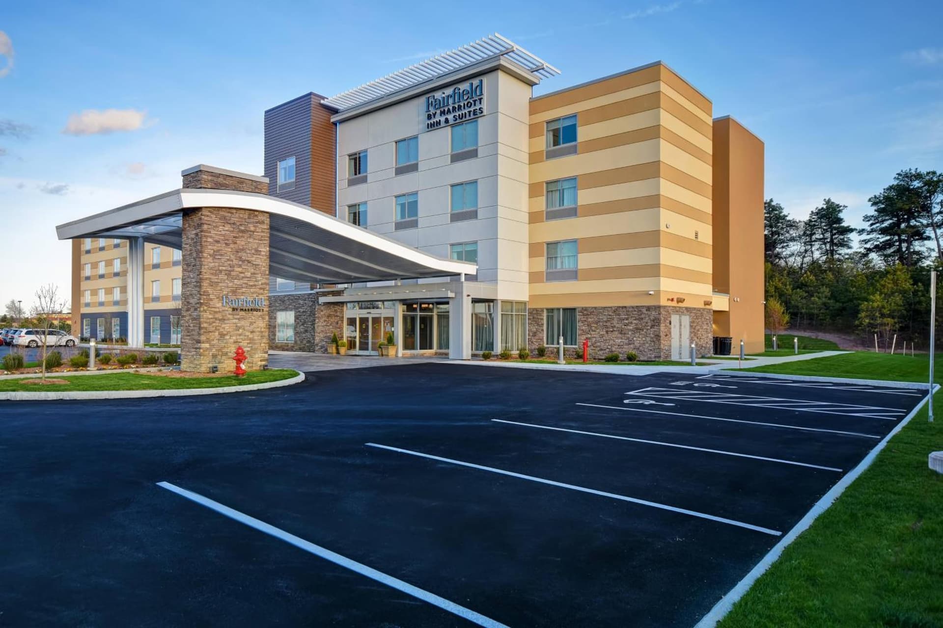 Fairfield Inn & Suites by Marriott Plymouth interior in Plymouth, MA — gallery photo 2