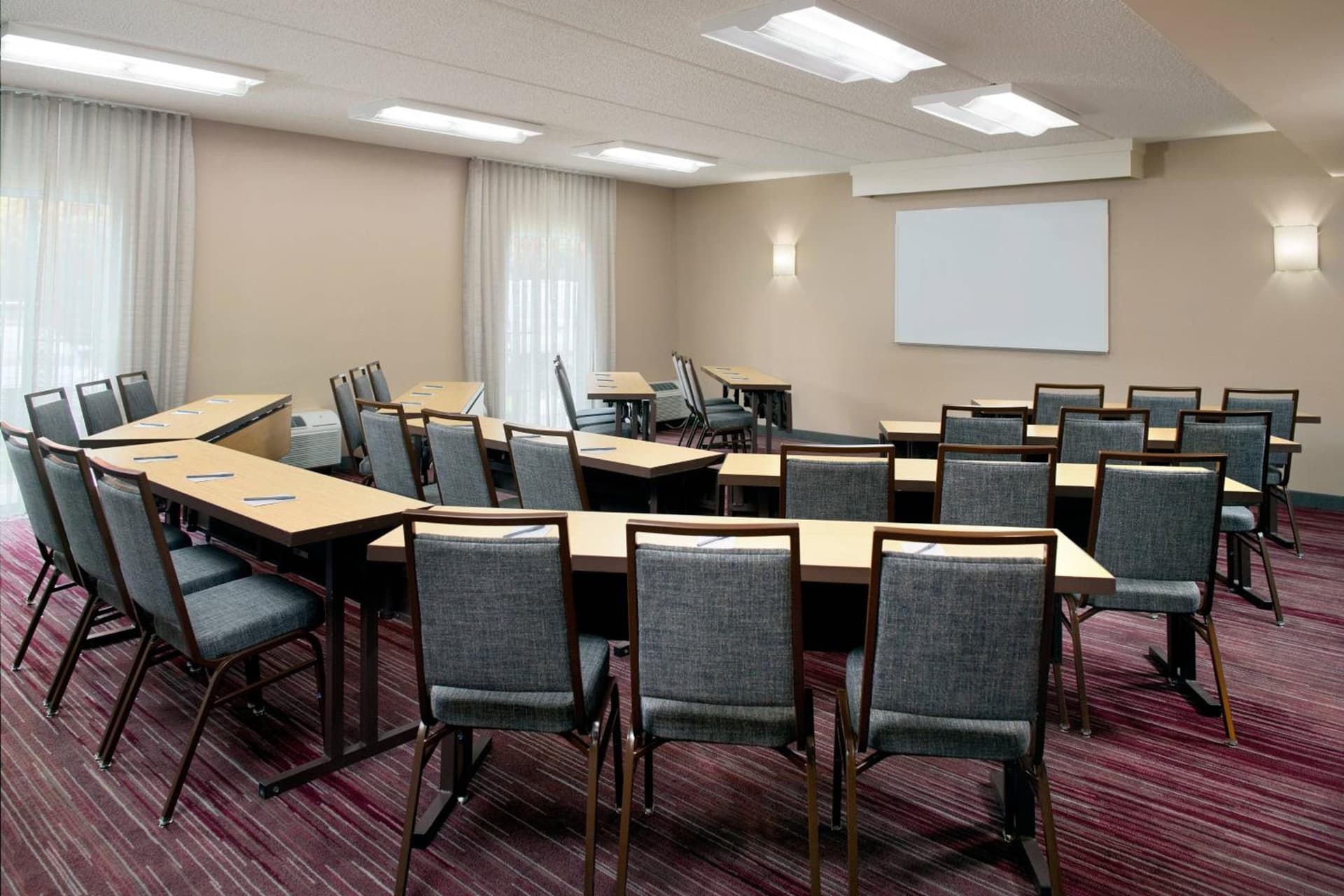 Courtyard by Marriott Raleigh Cary gallery photo in Cary, NC — image 5