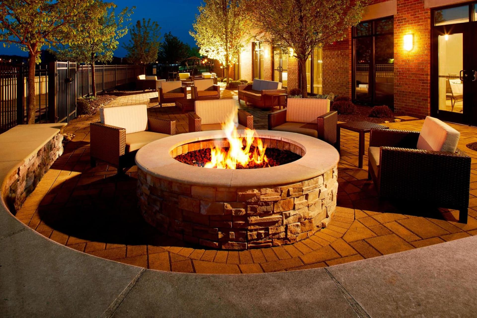 Courtyard Hamilton property views in Hamilton, OH — gallery photo 3