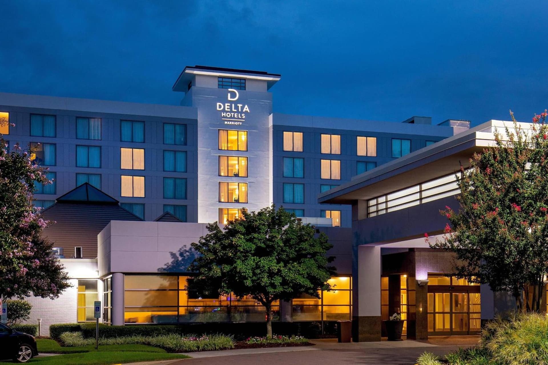 Delta Hotels by Marriott Chesapeake Norfolk interior in Chesapeake, VA — gallery photo 2