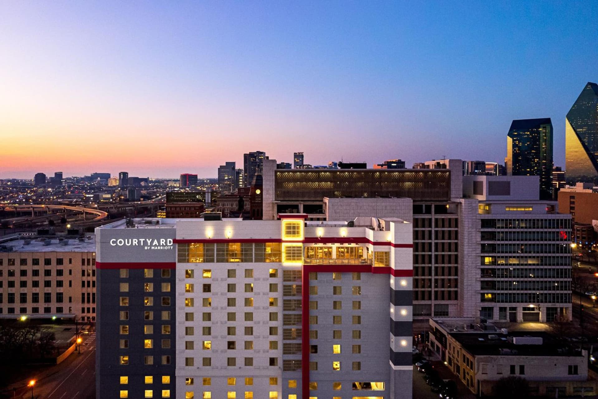 Courtyard by Marriott Dallas Downtown/Reunion District property views in Dallas, TX — gallery photo 3