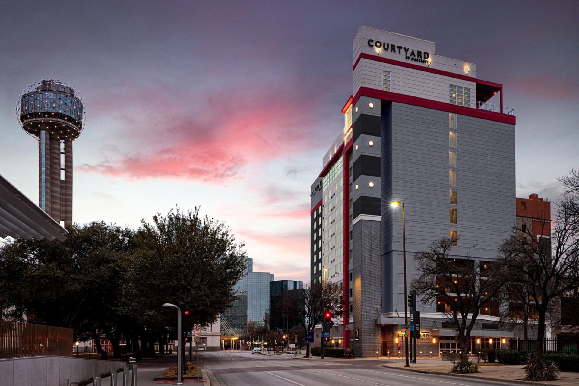 Courtyard by Marriott Dallas Downtown/Reunion District interior in Dallas, TX — gallery photo 2