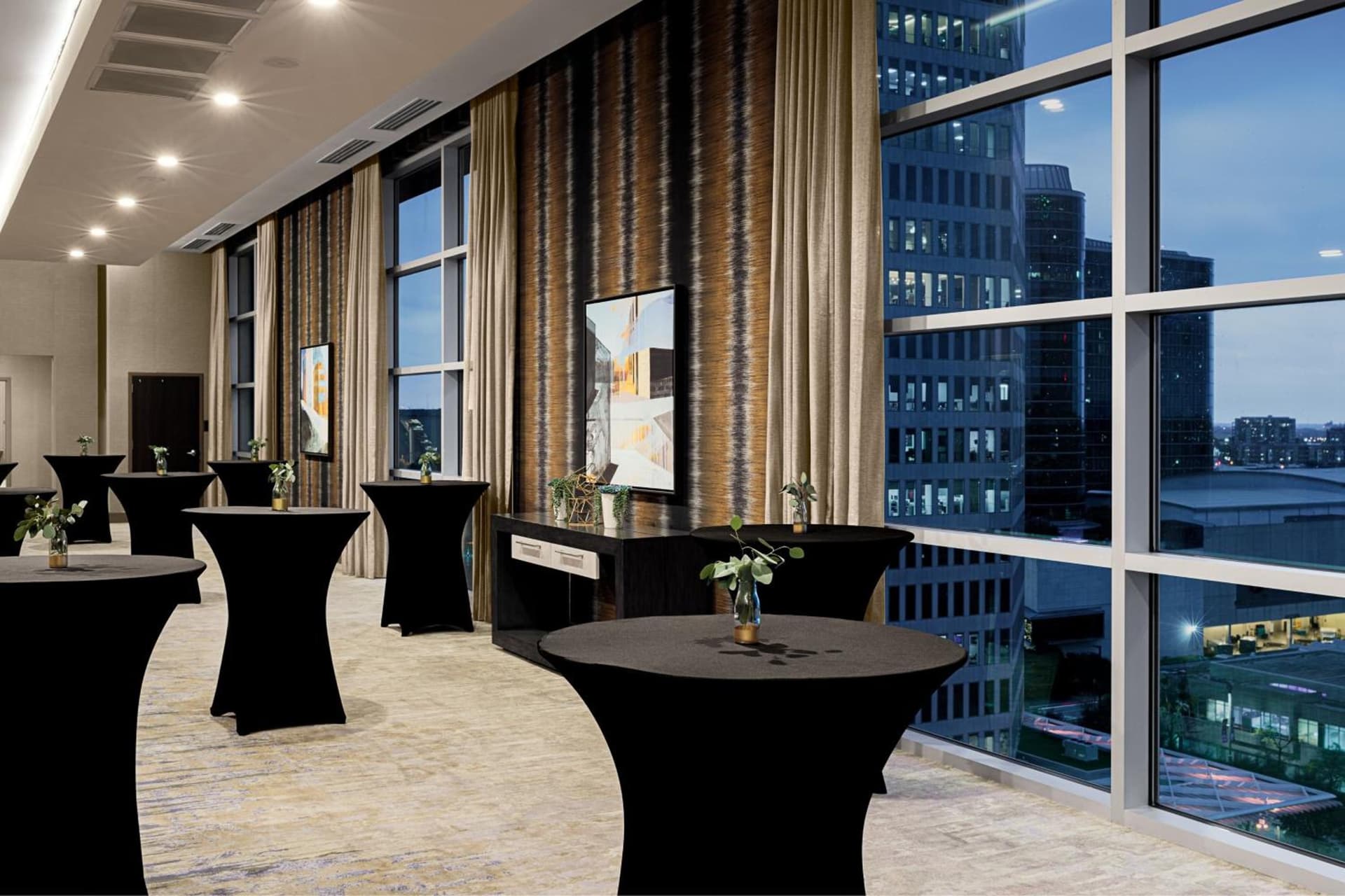 Courtyard by Marriott Dallas Downtown/Reunion District gallery photo in Dallas, TX — image 50