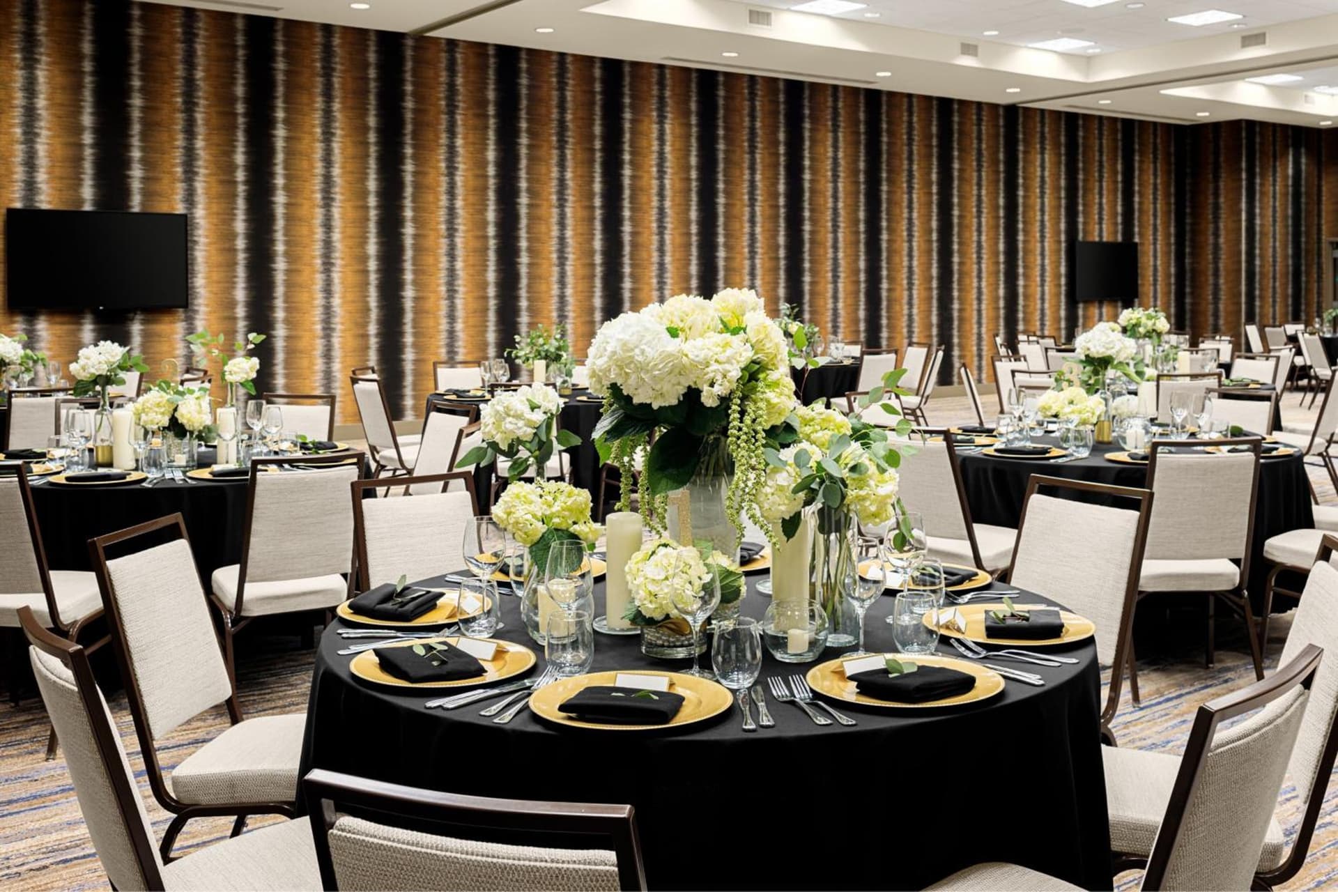 Courtyard by Marriott Dallas Downtown/Reunion District gallery photo in Dallas, TX — image 43