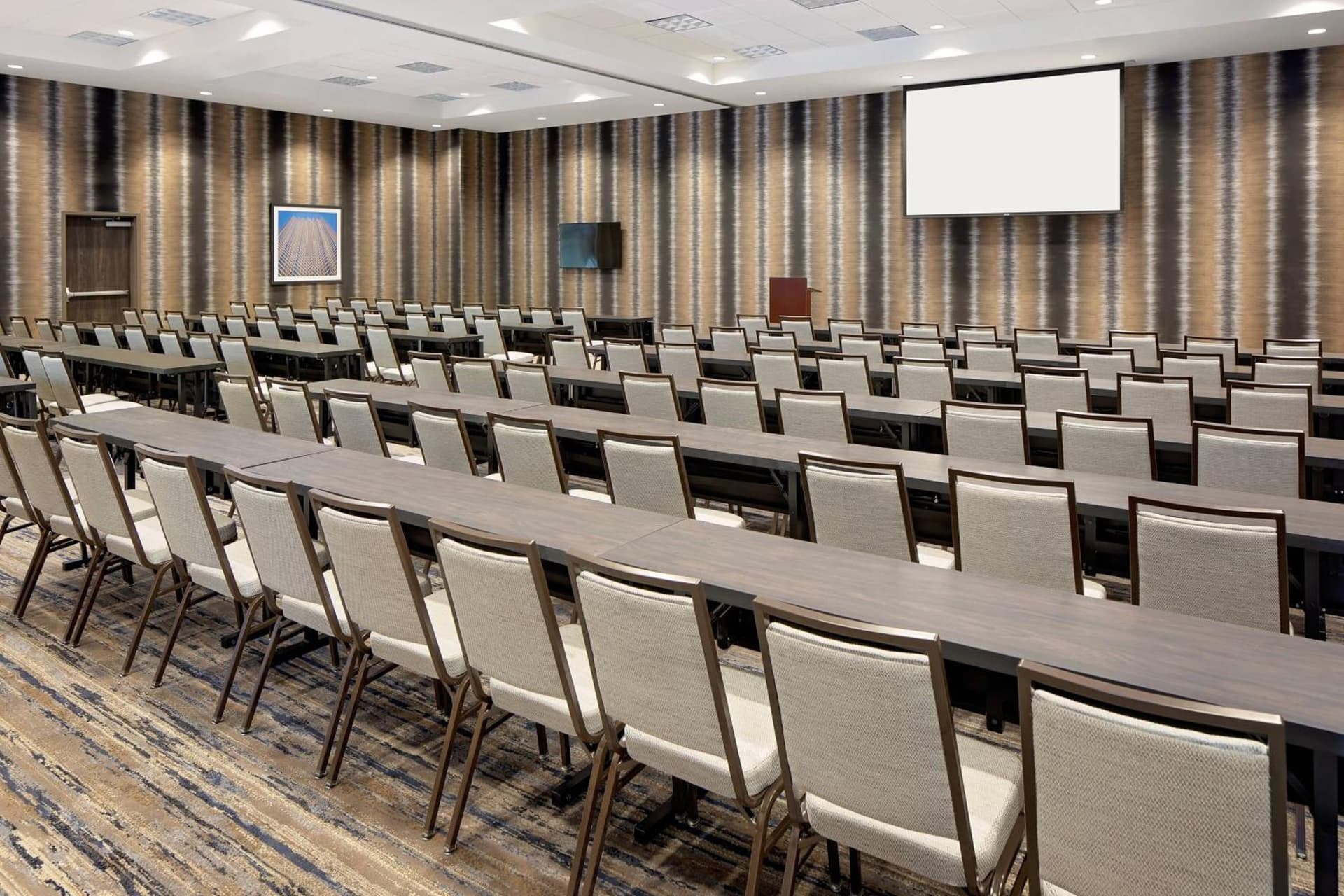 Courtyard by Marriott Dallas Downtown/Reunion District gallery photo in Dallas, TX — image 4