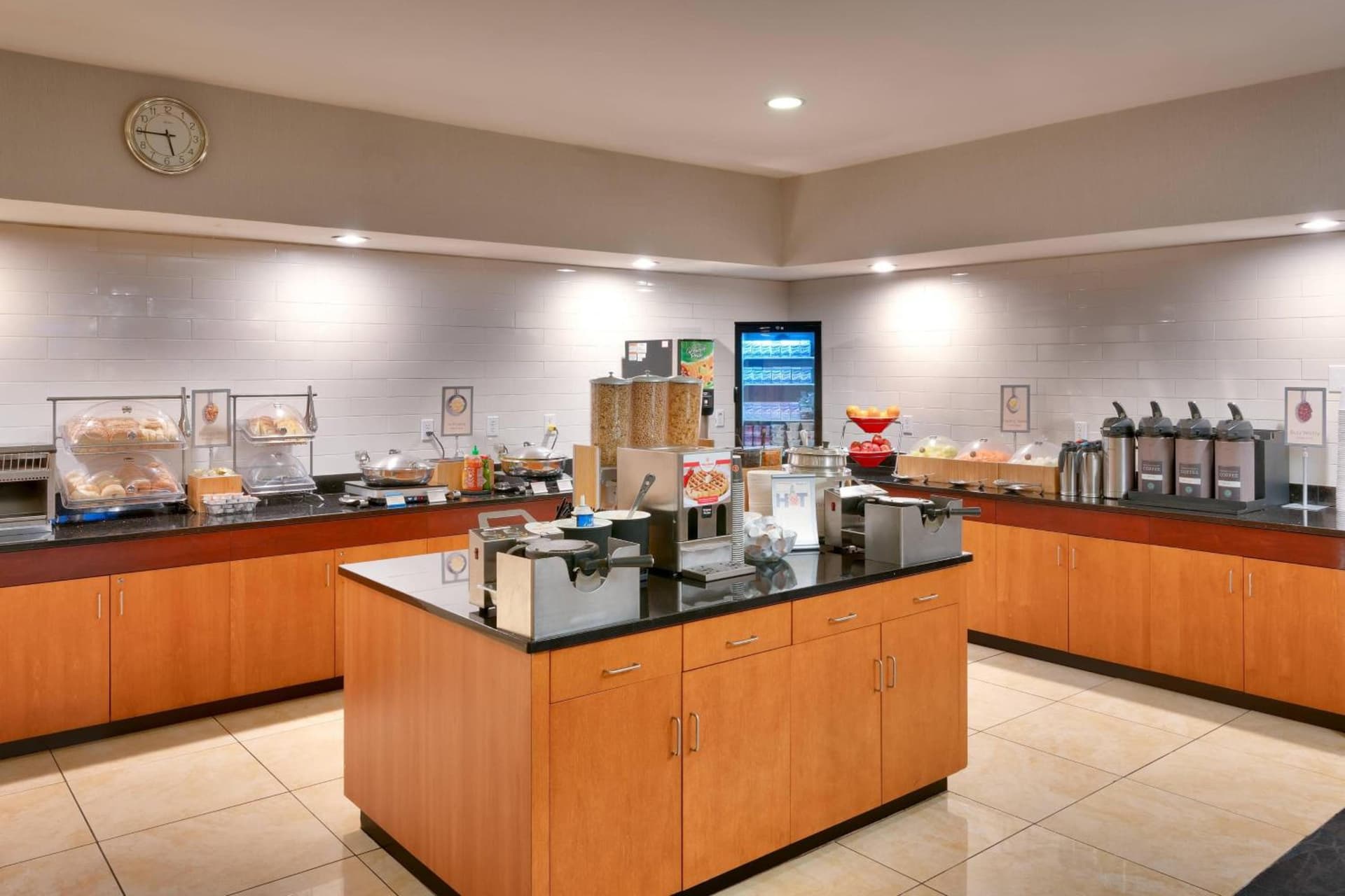 Fairfield Inn & Suites Seattle Bellevue/Redmond interior in Bellevue, WA — gallery photo 2