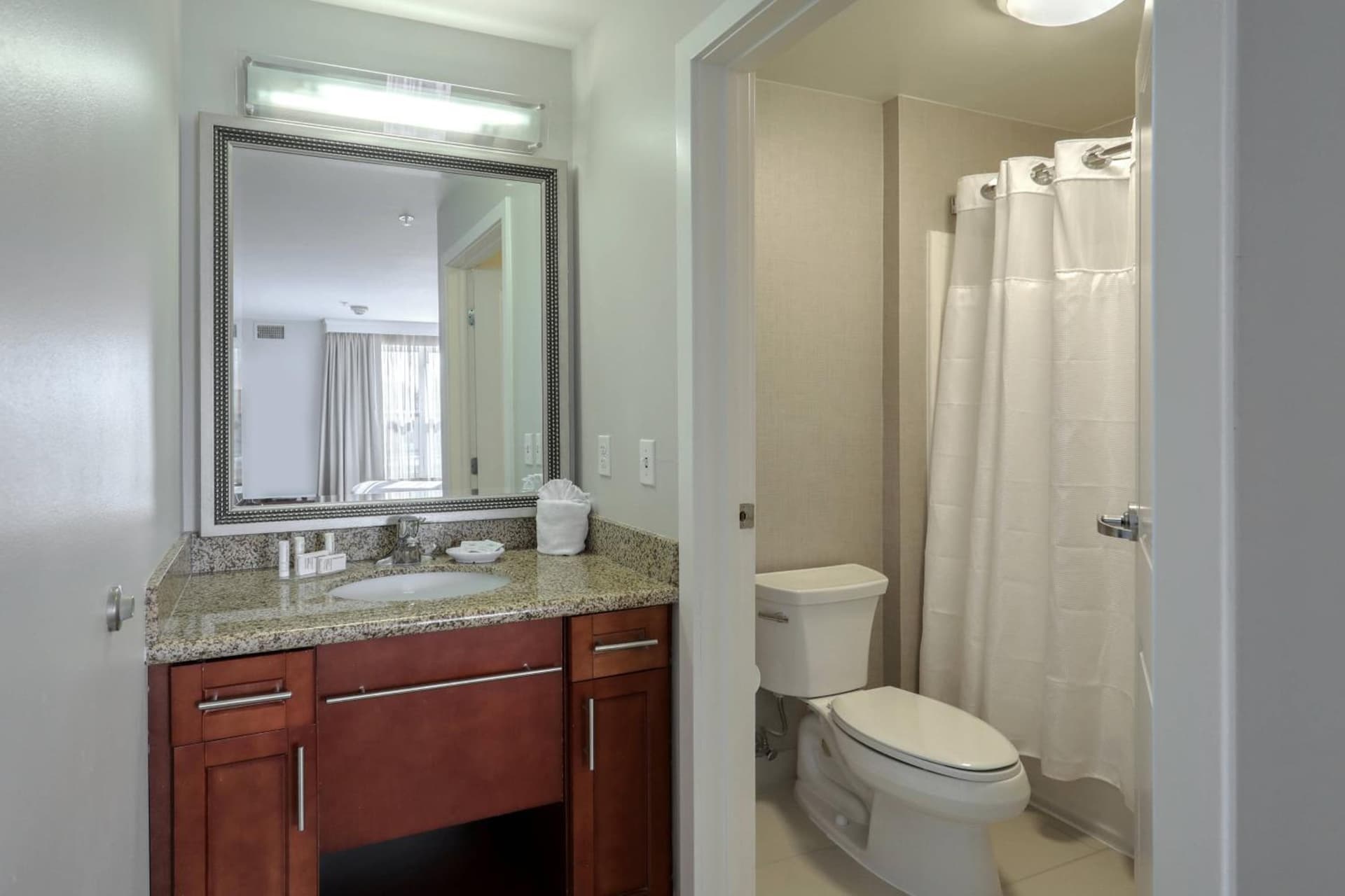 Residence Inn by Marriott Woodbridge Edison/Raritan Center interior in Woodbridge — gallery photo 2