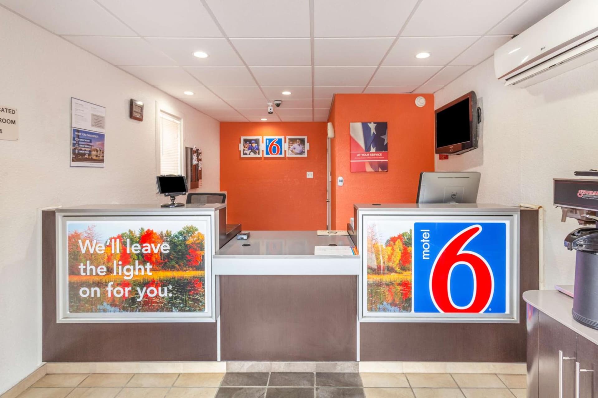 Motel 6-Huntington, WV interior in Huntington, WV — gallery photo 2