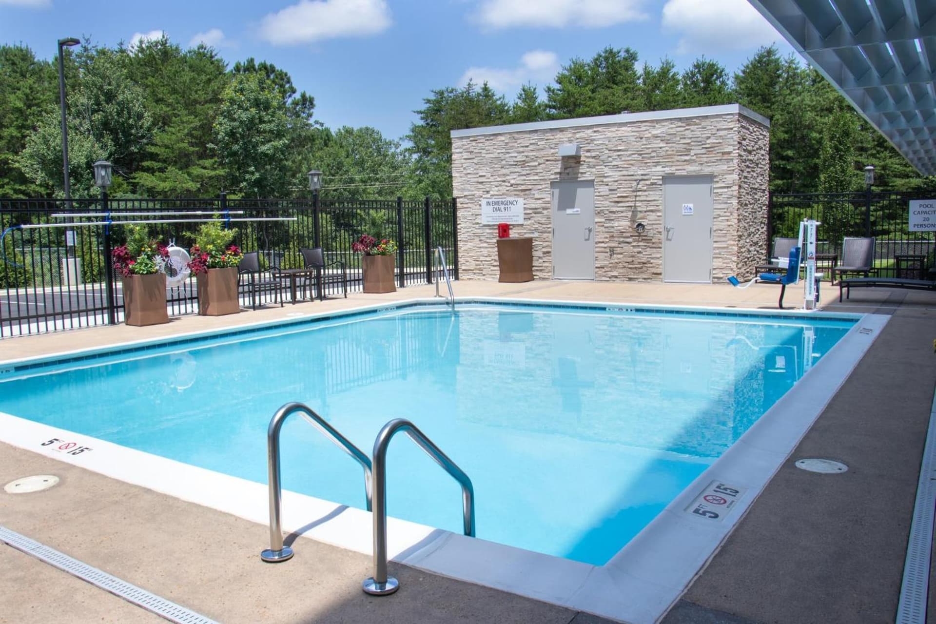 Holiday Inn Express & Suites Tuscaloosa East by IHG property views in Tuscaloosa, AL — gallery photo 3