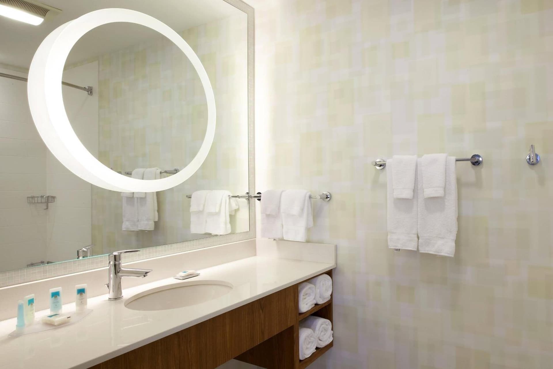 SpringHill Suites by Marriott Chicago Waukegan/Gurnee gallery photo in Waukegan, IL — image 12